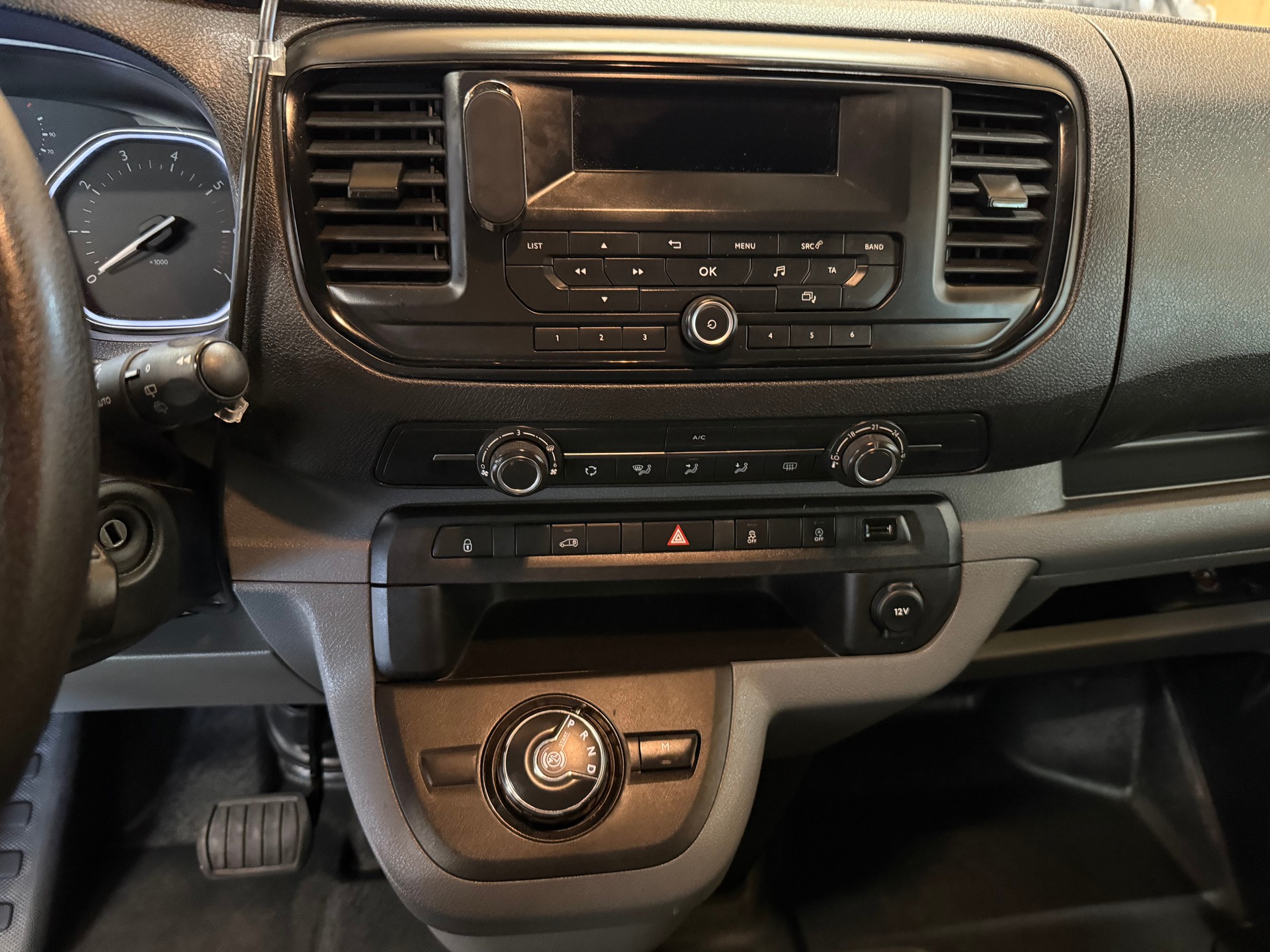 CITROEN Jumpy 2.0 BlueHDi 140 M Club EAT8-image-9