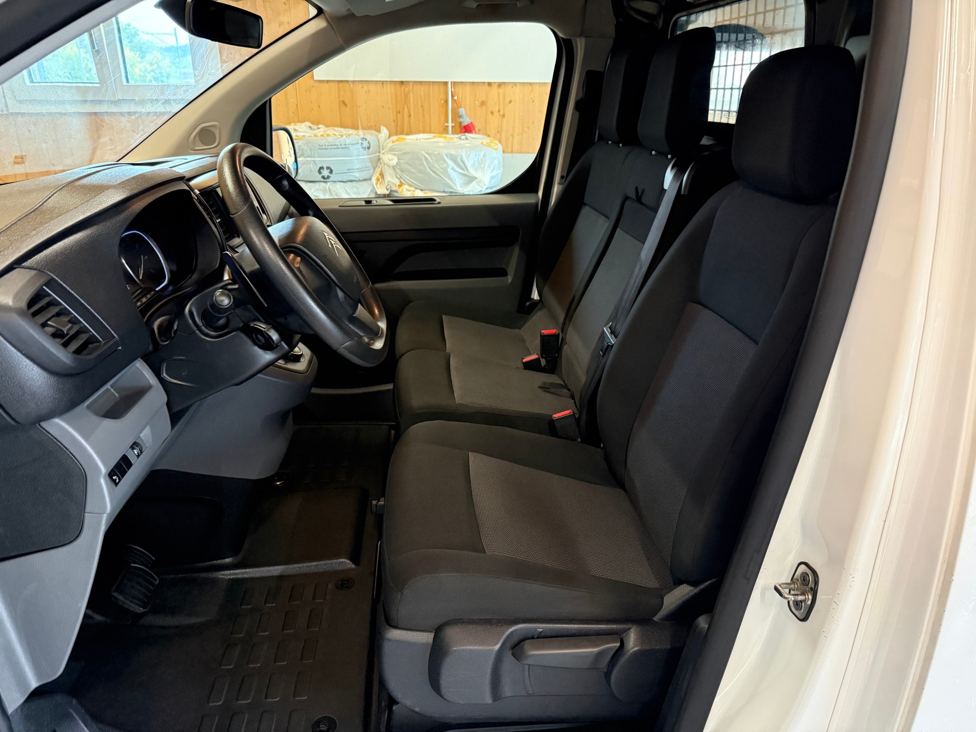 CITROEN Jumpy 2.0 BlueHDi 140 M Club EAT8-image-6