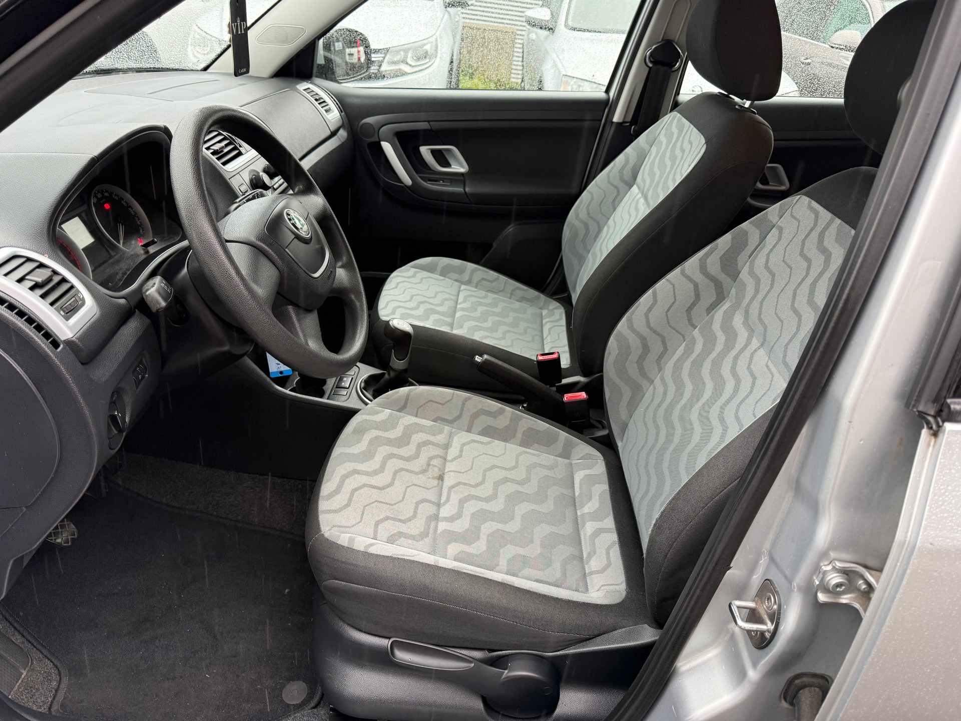 SKODA Fabia 1.2 Entry-image-8