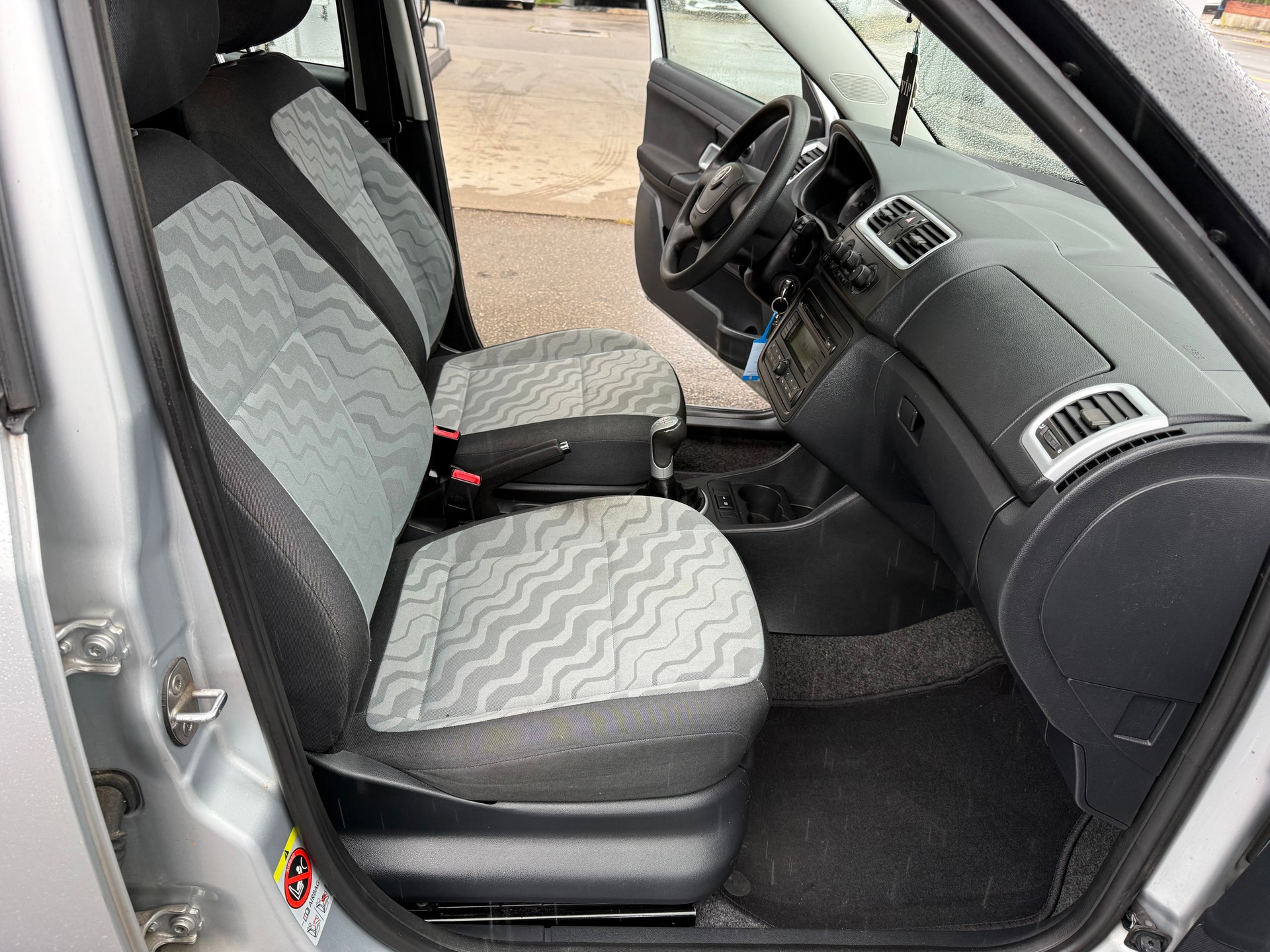SKODA Fabia 1.2 Entry-image-9
