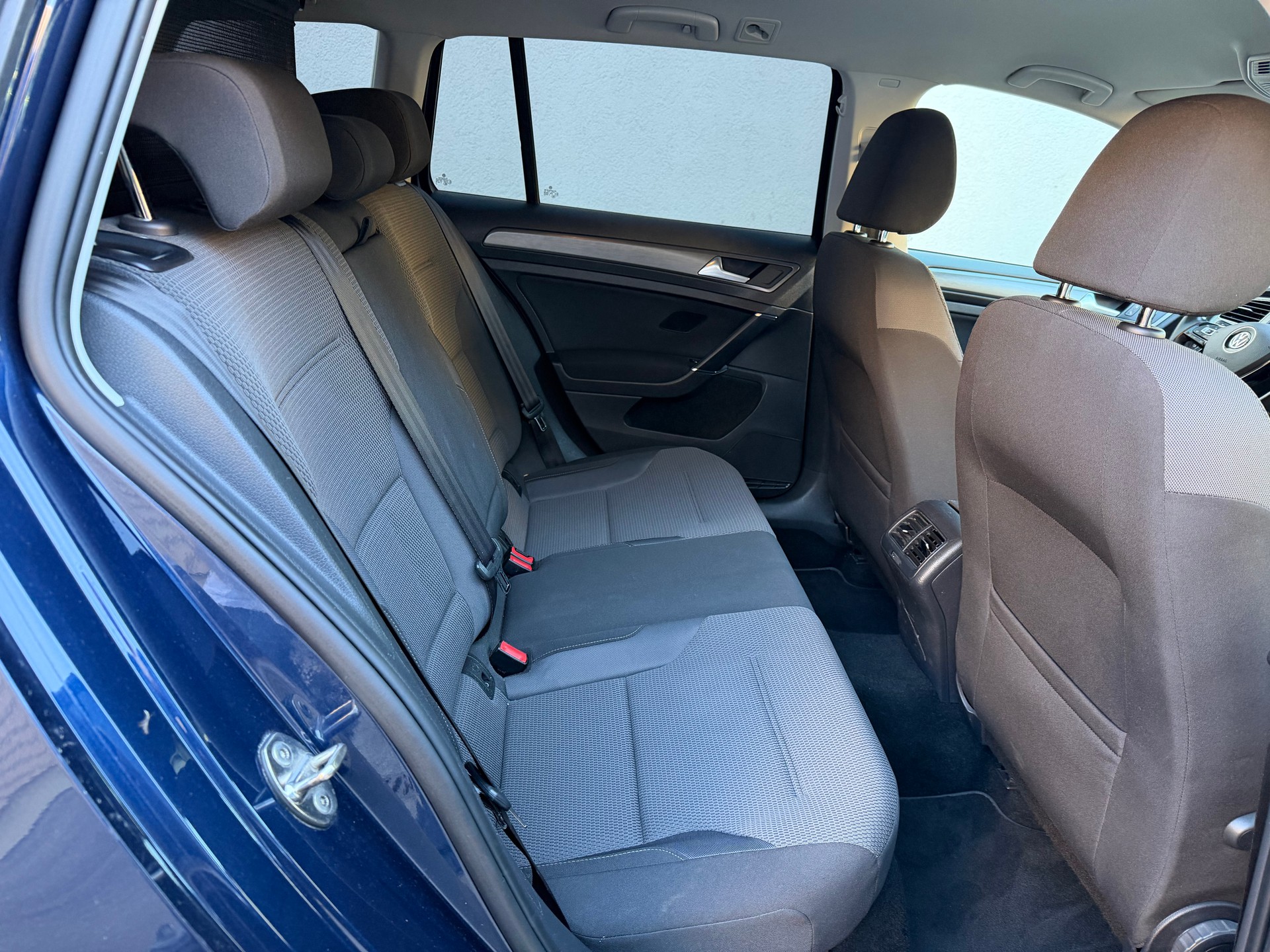 VW Golf Variant 1.6 TDI Comfortline DSG-image-9