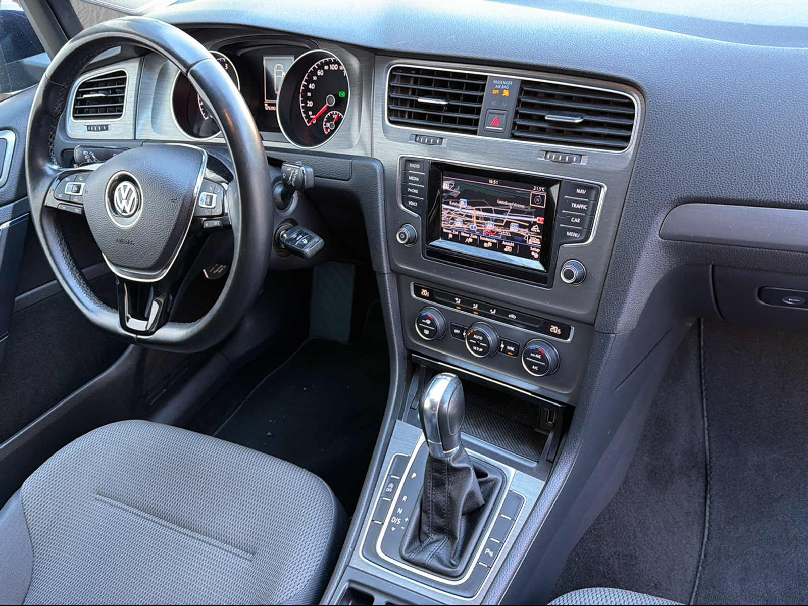 VW Golf Variant 1.6 TDI Comfortline DSG-image-11