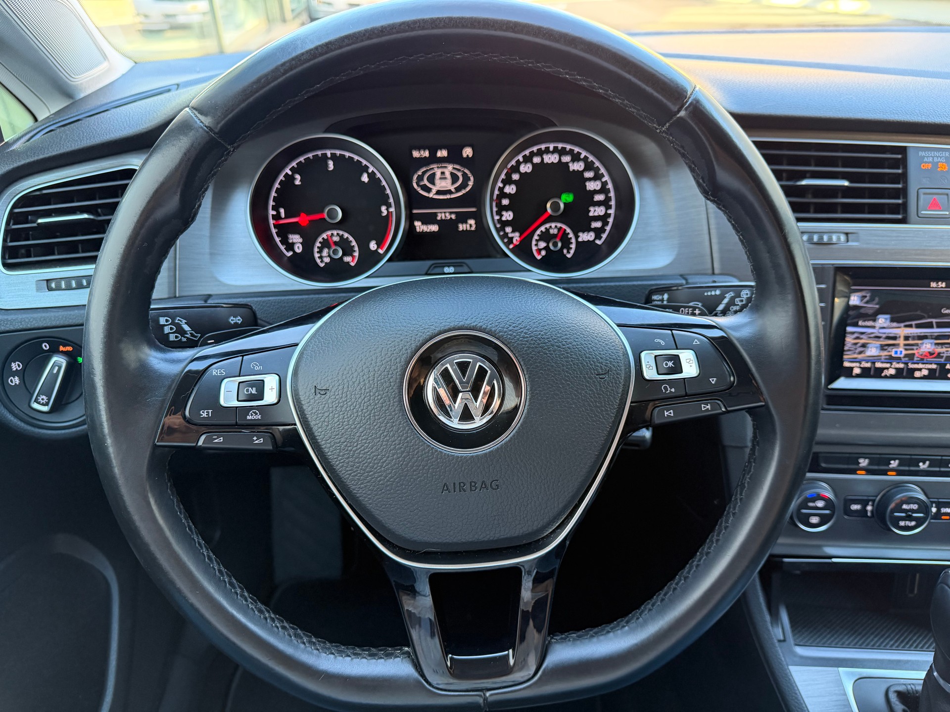 VW Golf Variant 1.6 TDI Comfortline DSG-image-12