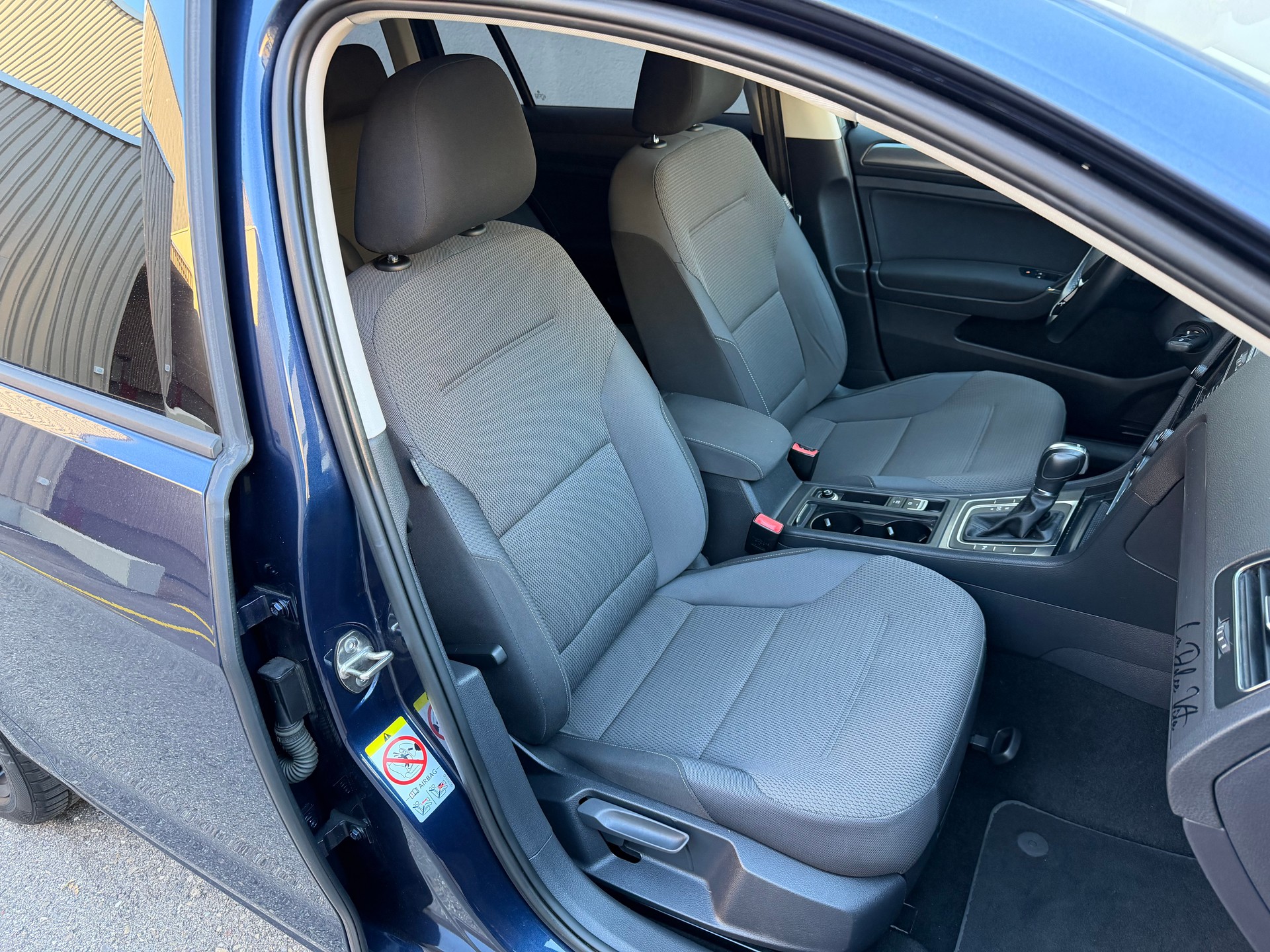 VW Golf Variant 1.6 TDI Comfortline DSG-image-8