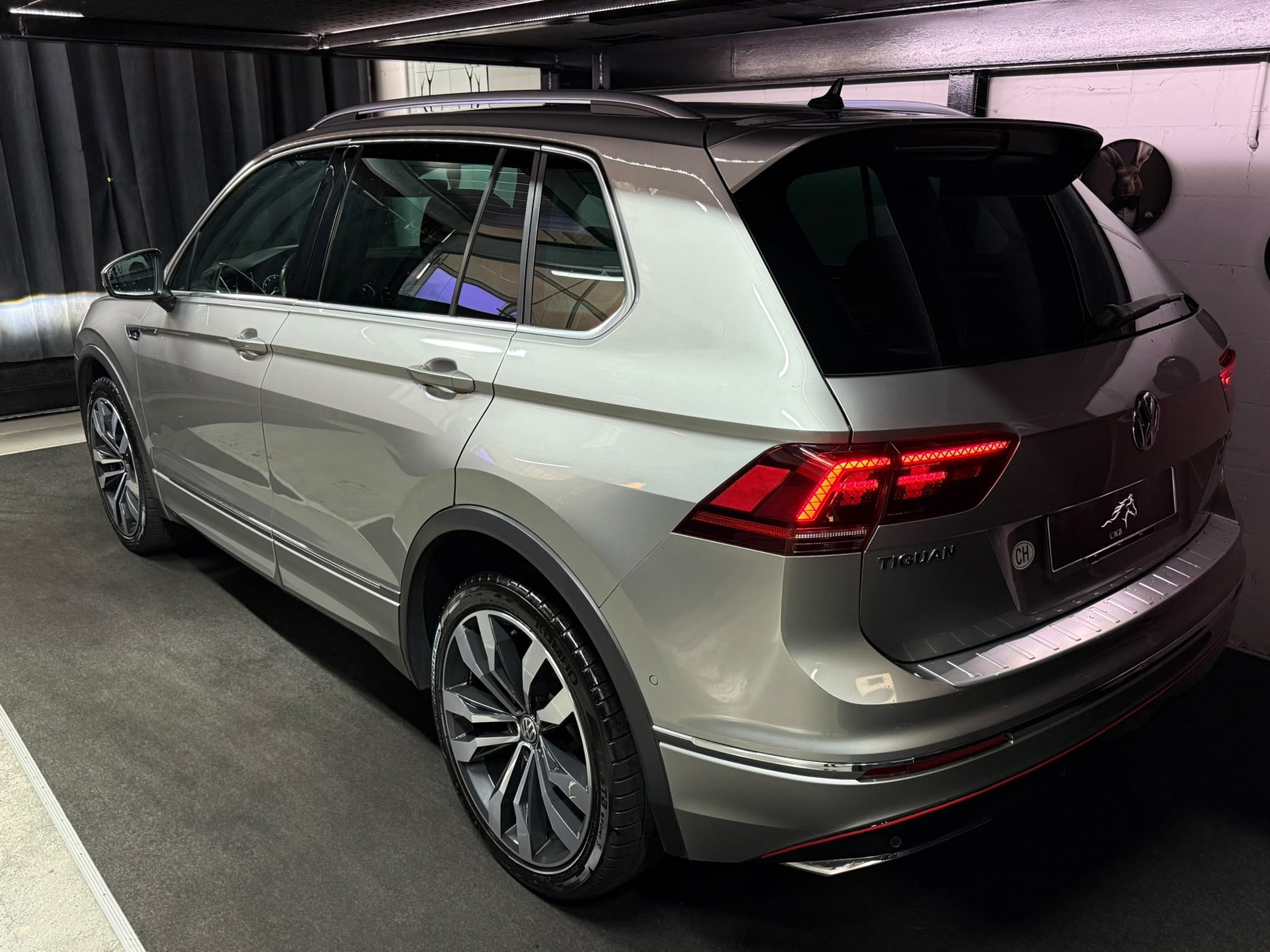 VW Tiguan 2.0TSI R-Line Highline 4Motion DSG-image-4