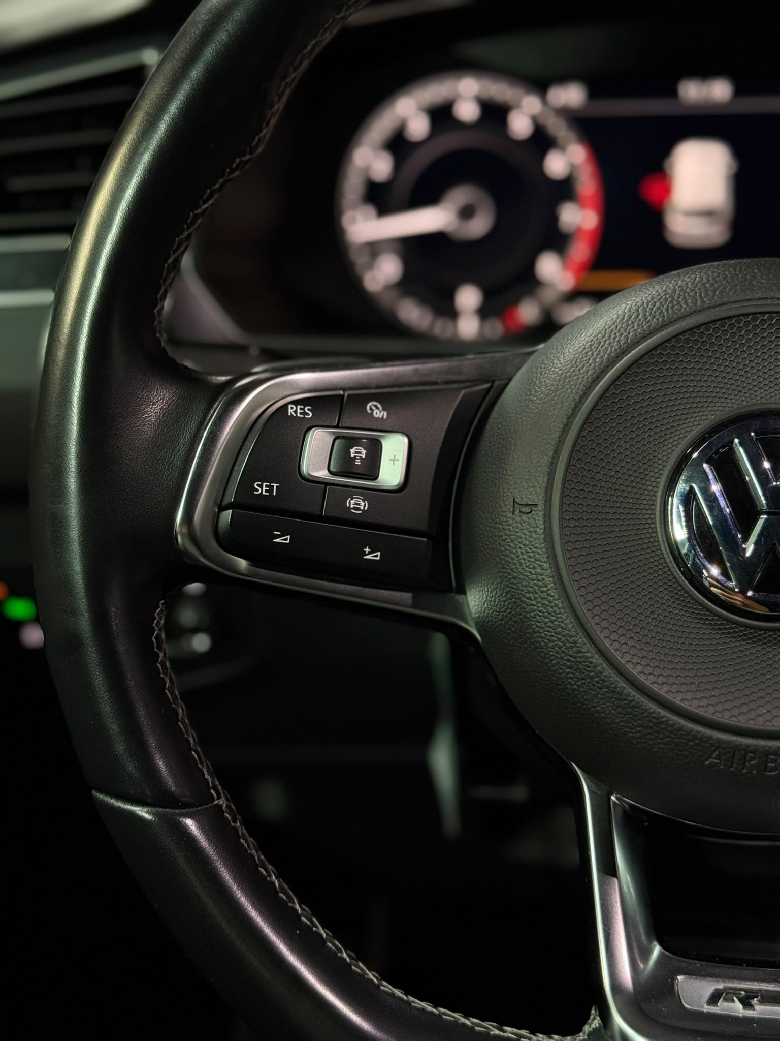 VW Tiguan 2.0TSI R-Line Highline 4Motion DSG-image-16
