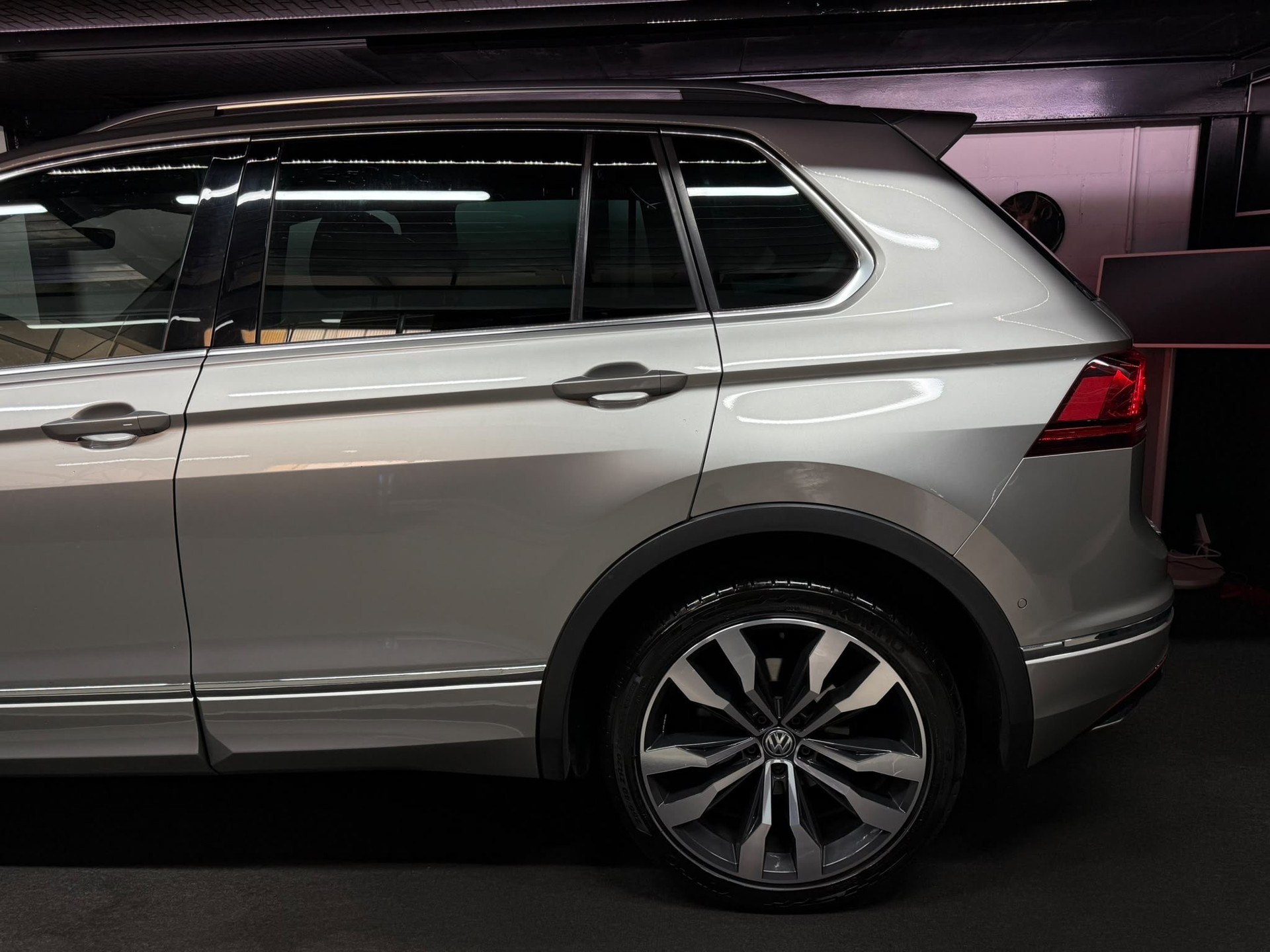 VW Tiguan 2.0TSI R-Line Highline 4Motion DSG-image-7