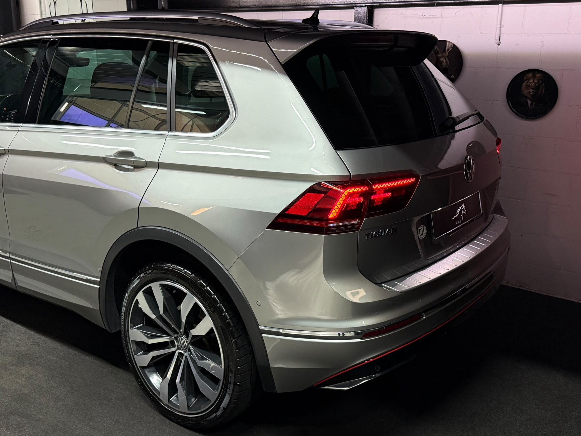 VW Tiguan 2.0TSI R-Line Highline 4Motion DSG-image-10
