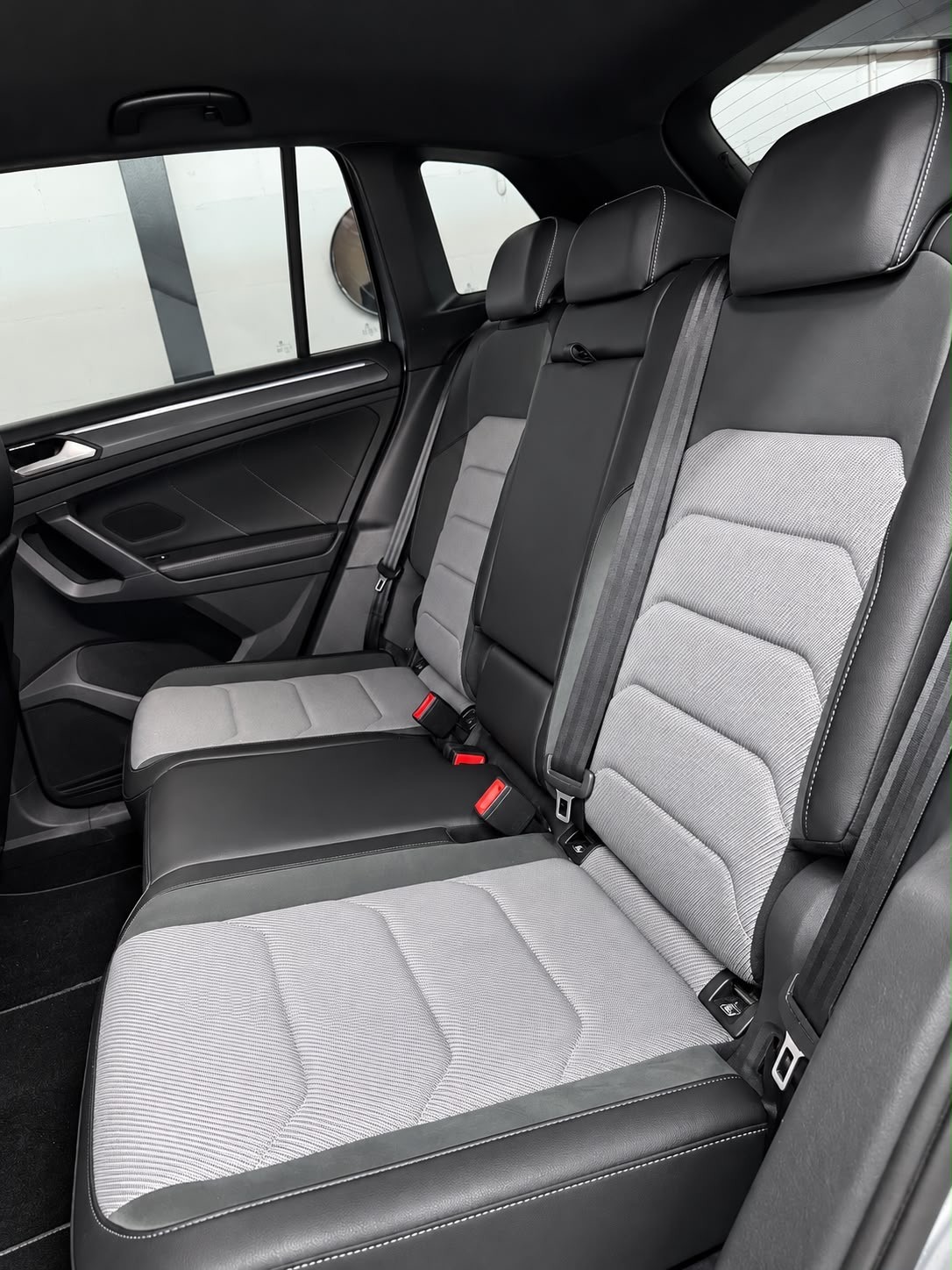 VW Tiguan 2.0TSI R-Line Highline 4Motion DSG-image-14