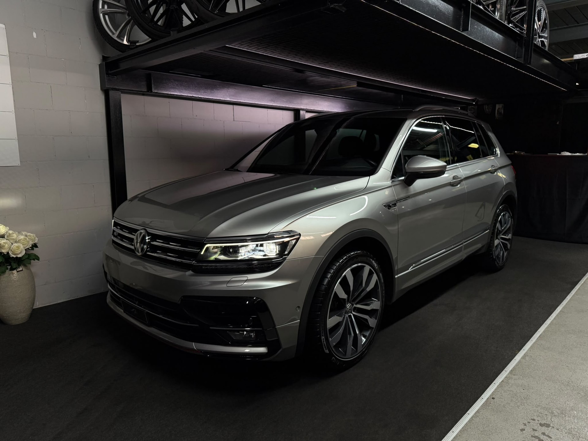 VW Tiguan 2.0TSI R-Line Highline 4Motion DSG-image-2