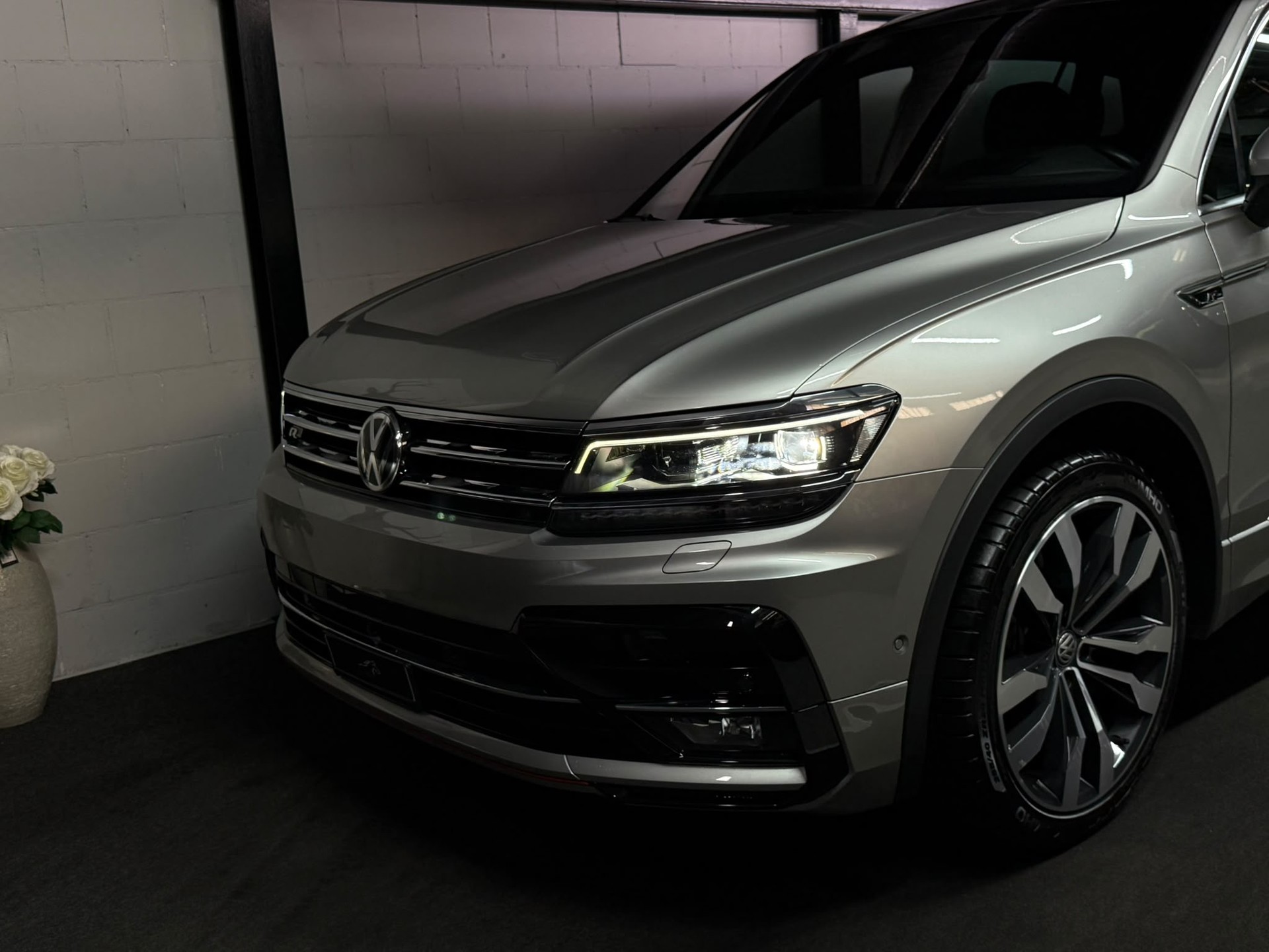 VW Tiguan 2.0TSI R-Line Highline 4Motion DSG-image-3