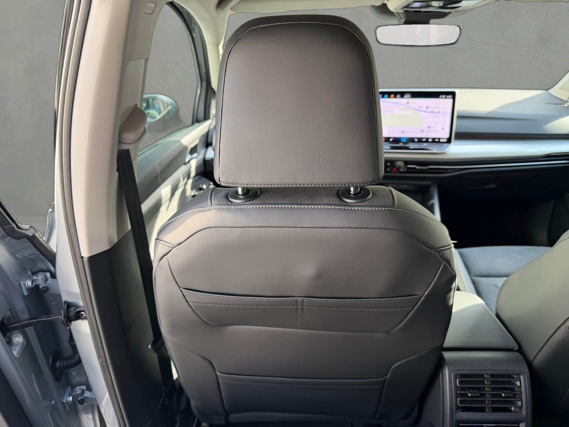 VW Golf 1.5 TSI PHEV Life-image-14