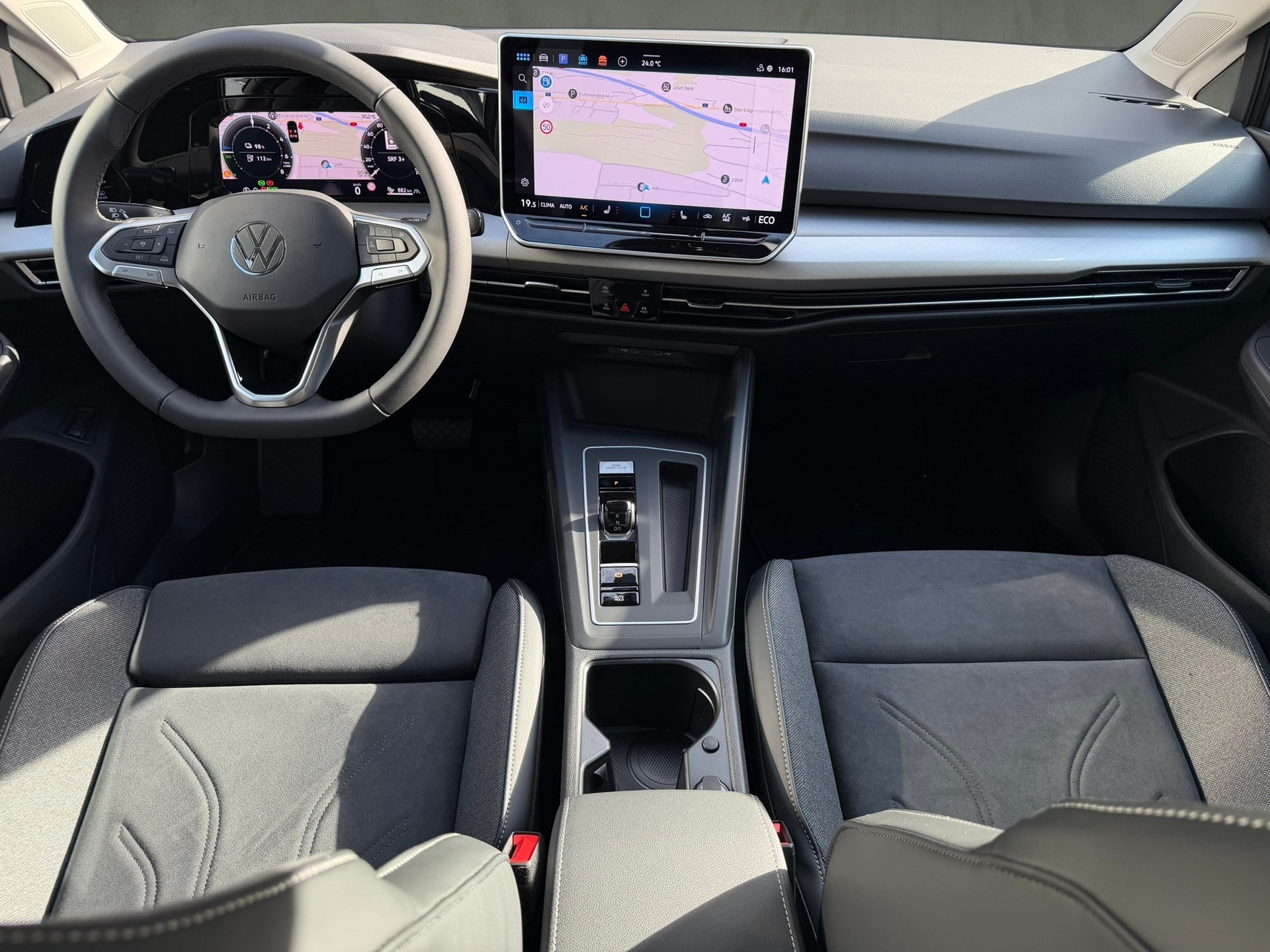VW Golf 1.5 TSI PHEV Life-image-8