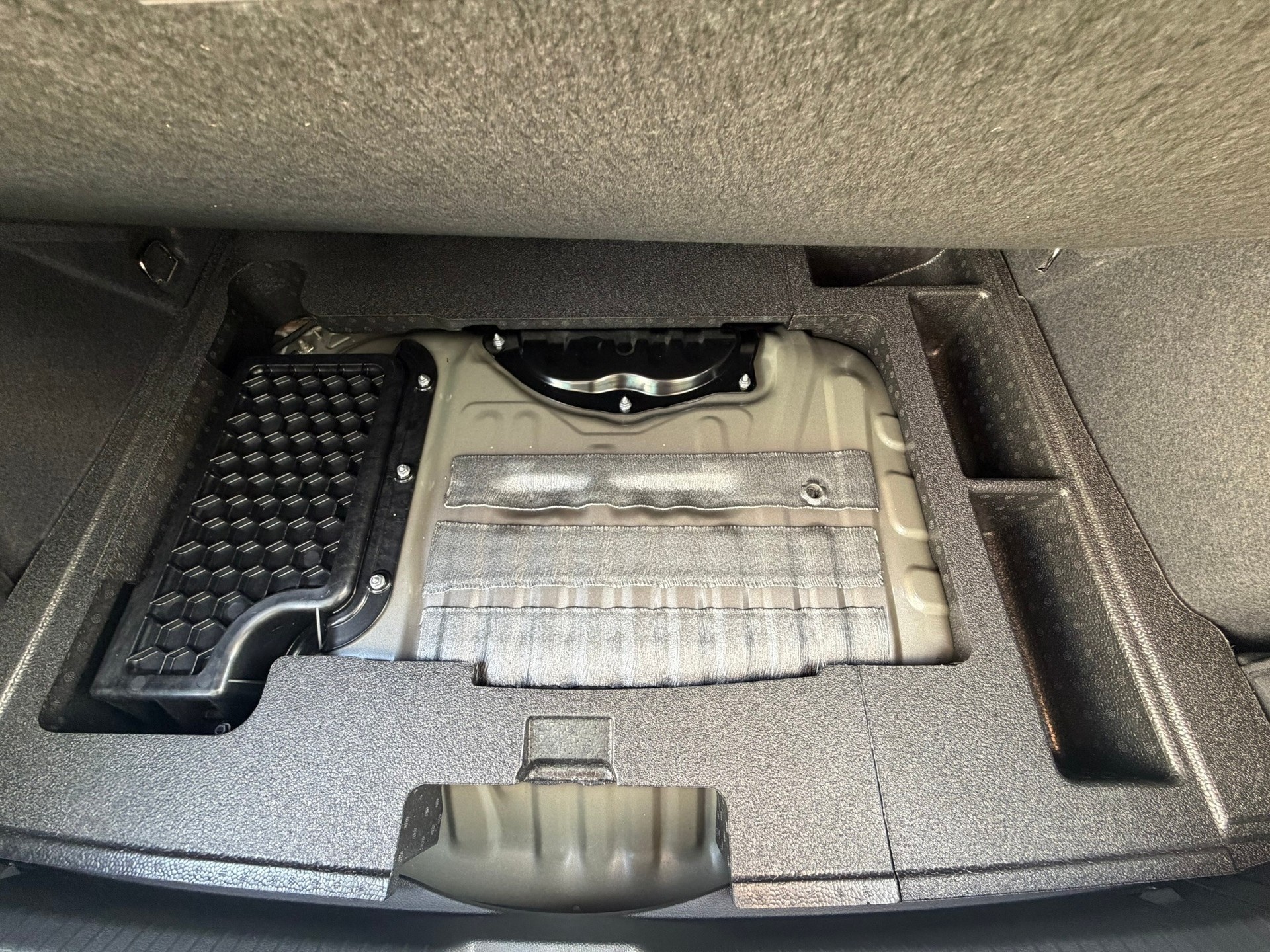 VW Golf 1.5 TSI PHEV Life-image-25