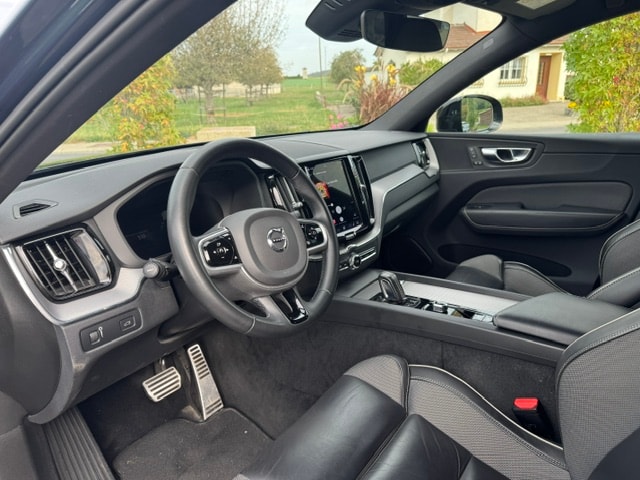 VOLVO 2.0 B4 MH R-Design AWD-image-3