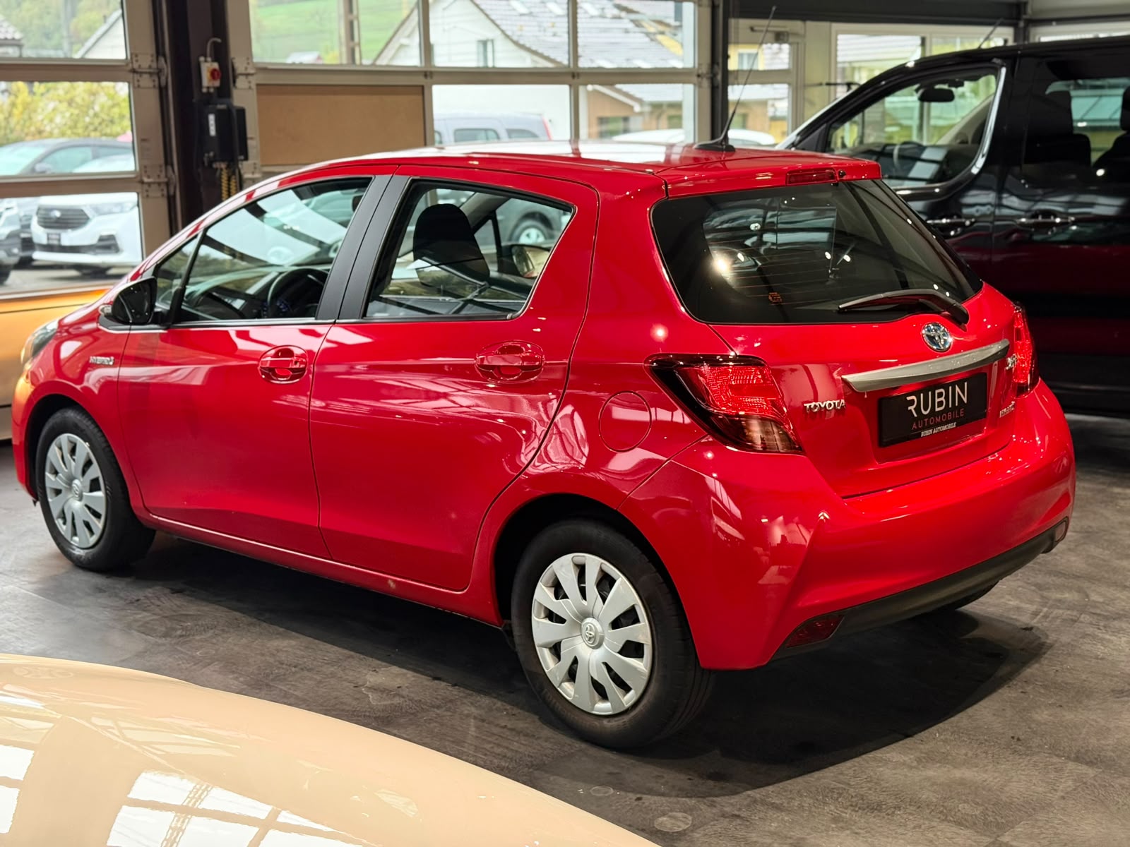 TOYOTA Yaris 1.5 VVT-i Hybrid Swiss Trend e-CVT-showroom-element-2
