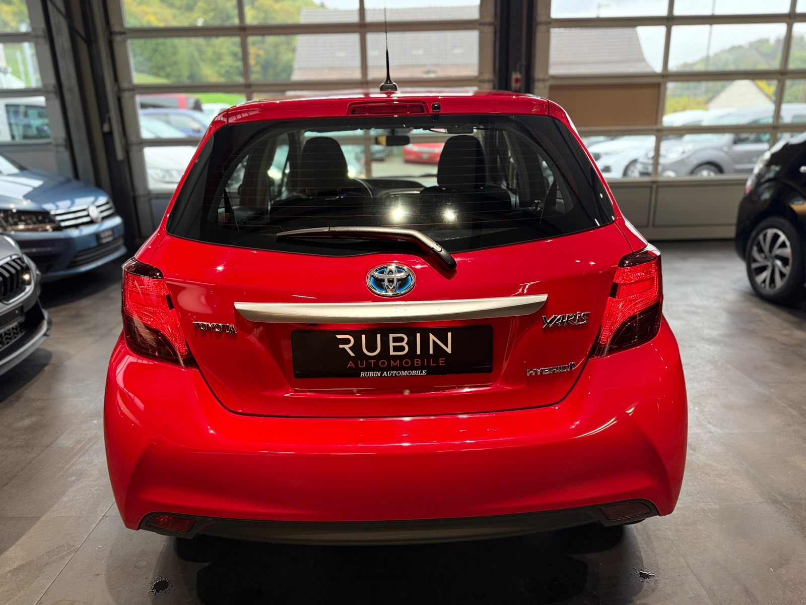 TOYOTA Yaris 1.5 VVT-i Hybrid Swiss Trend e-CVT-showroom-element-3
