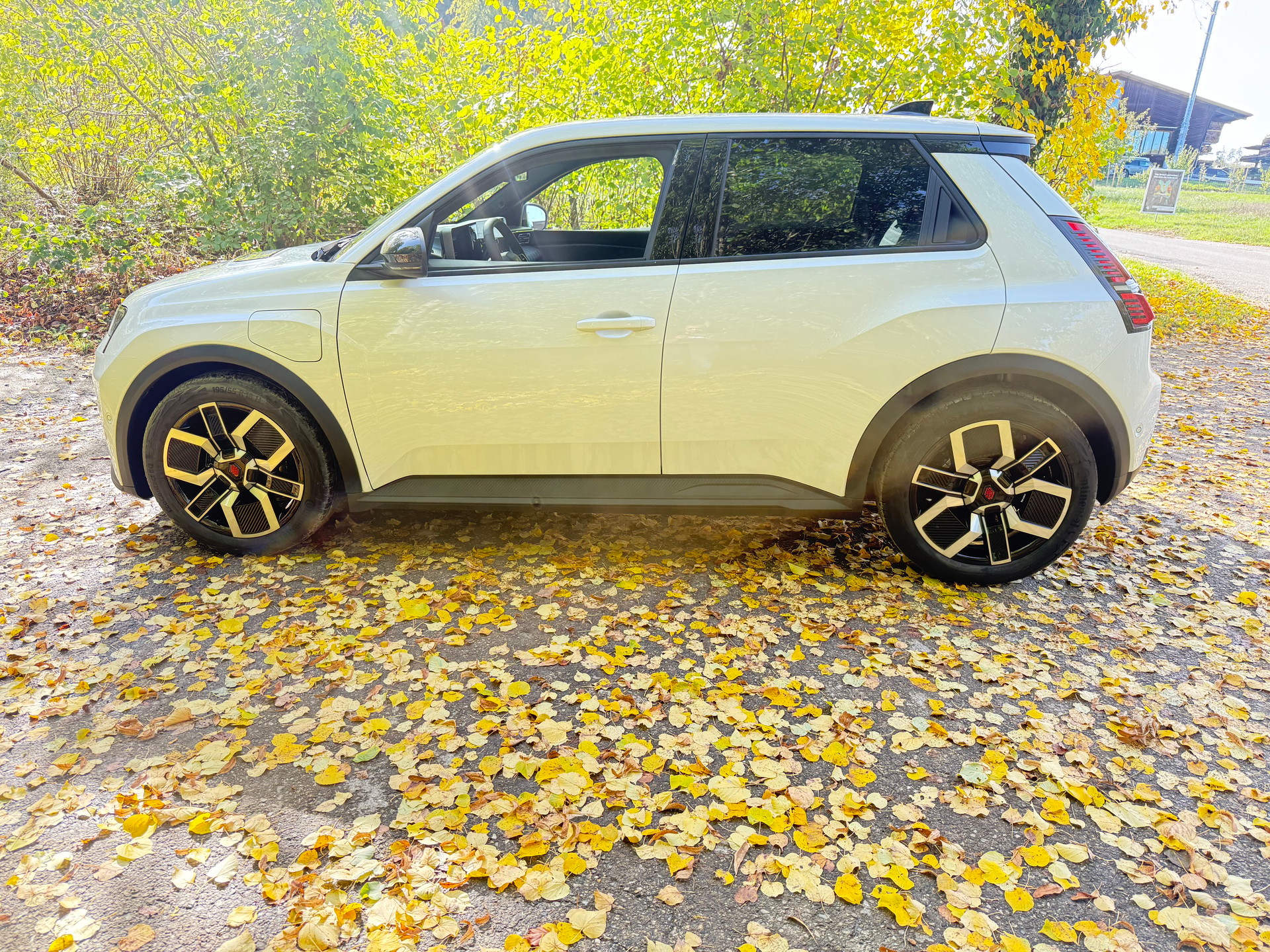 RENAULT R5 E-Tech Comfort Range 52 kWh Techno-image-1
