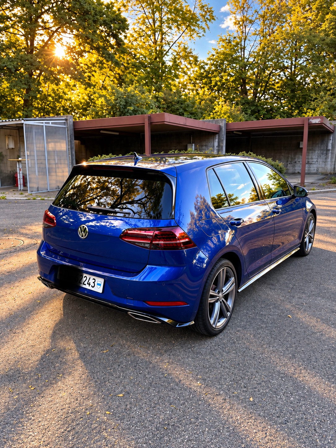 VW Golf 2.0 TDI Highline DSG R-Line, Schiebedach, Navi Pro, LED-image-5