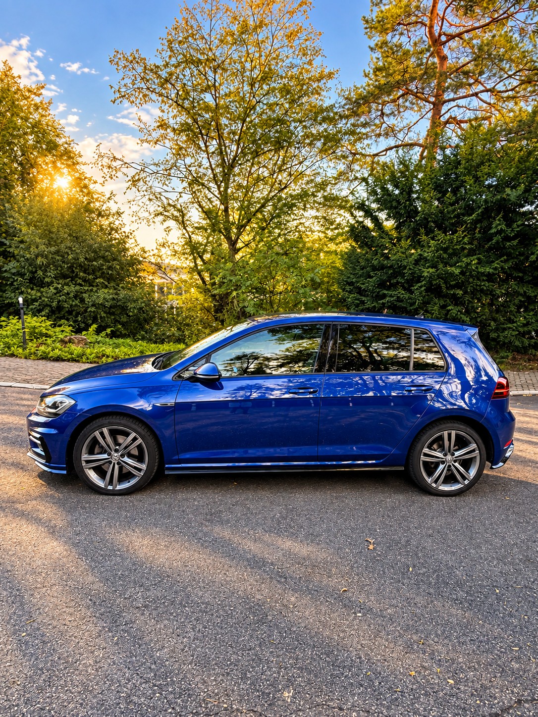VW Golf 2.0 TDI Highline DSG R-Line, Schiebedach, Navi Pro, LED-image-3