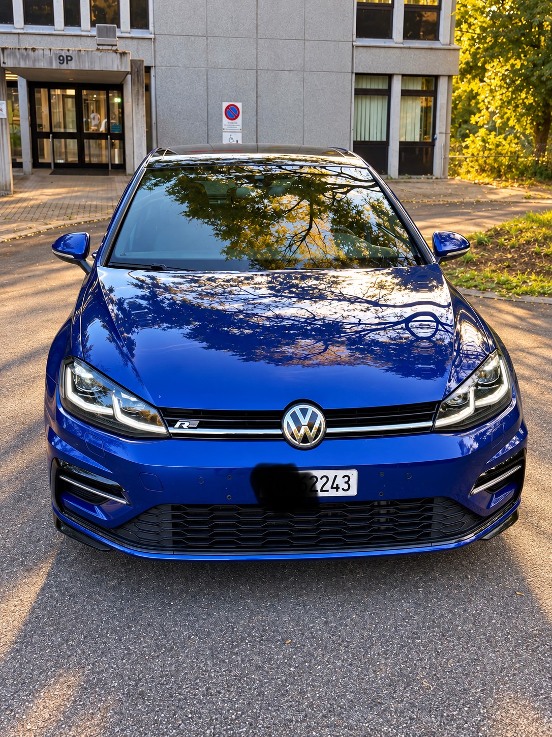 VW Golf 2.0 TDI Highline DSG R-Line, Schiebedach, Navi Pro, LED-image-2