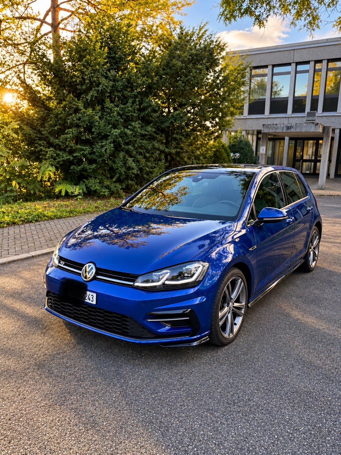 VW Golf 2.0 TDI Highline DSG R-Line, Schiebedach, Navi Pro, LED-image-1