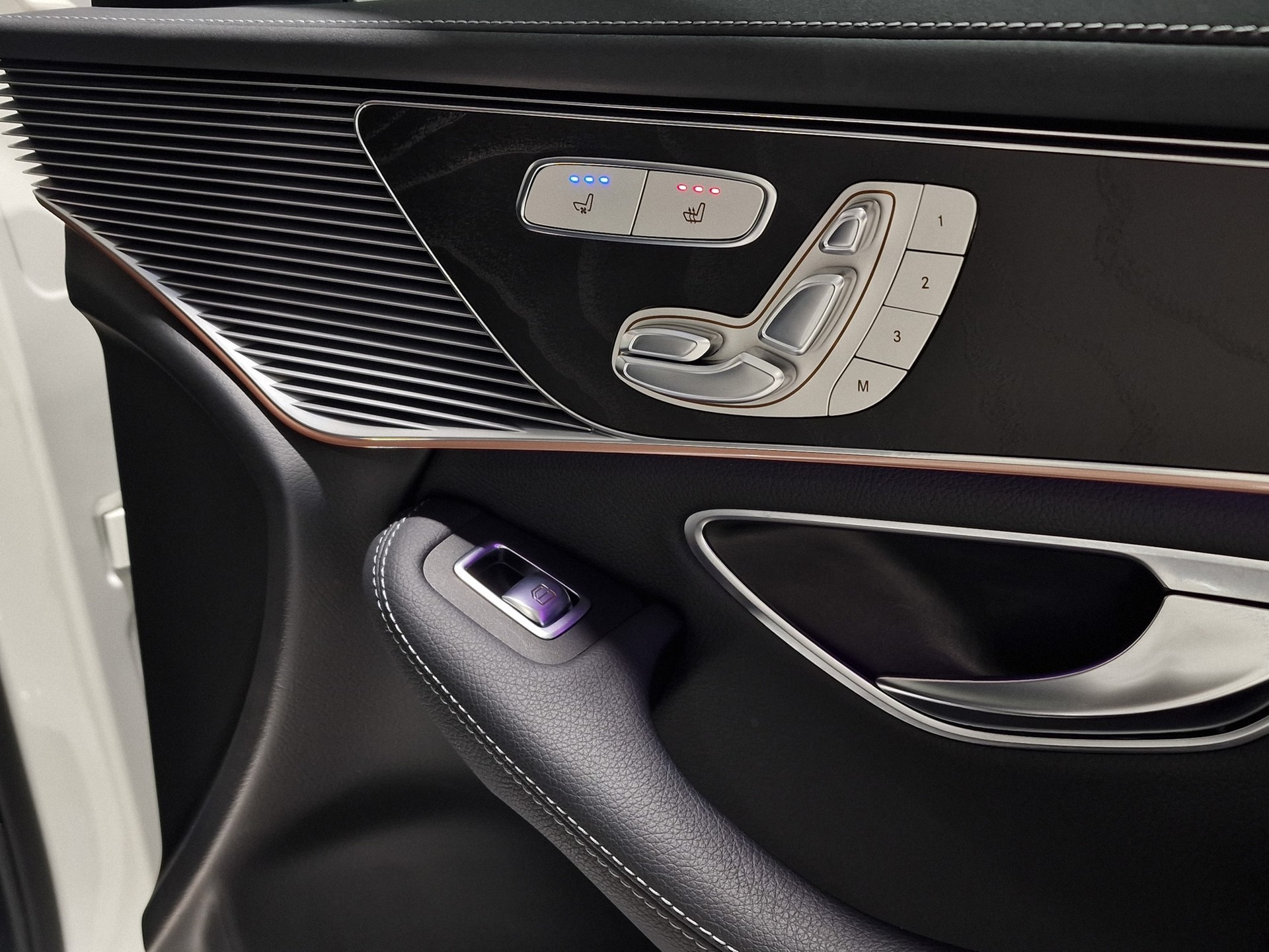 MERCEDES-BENZ EQC 400 AMG Line 4Matic-image-11