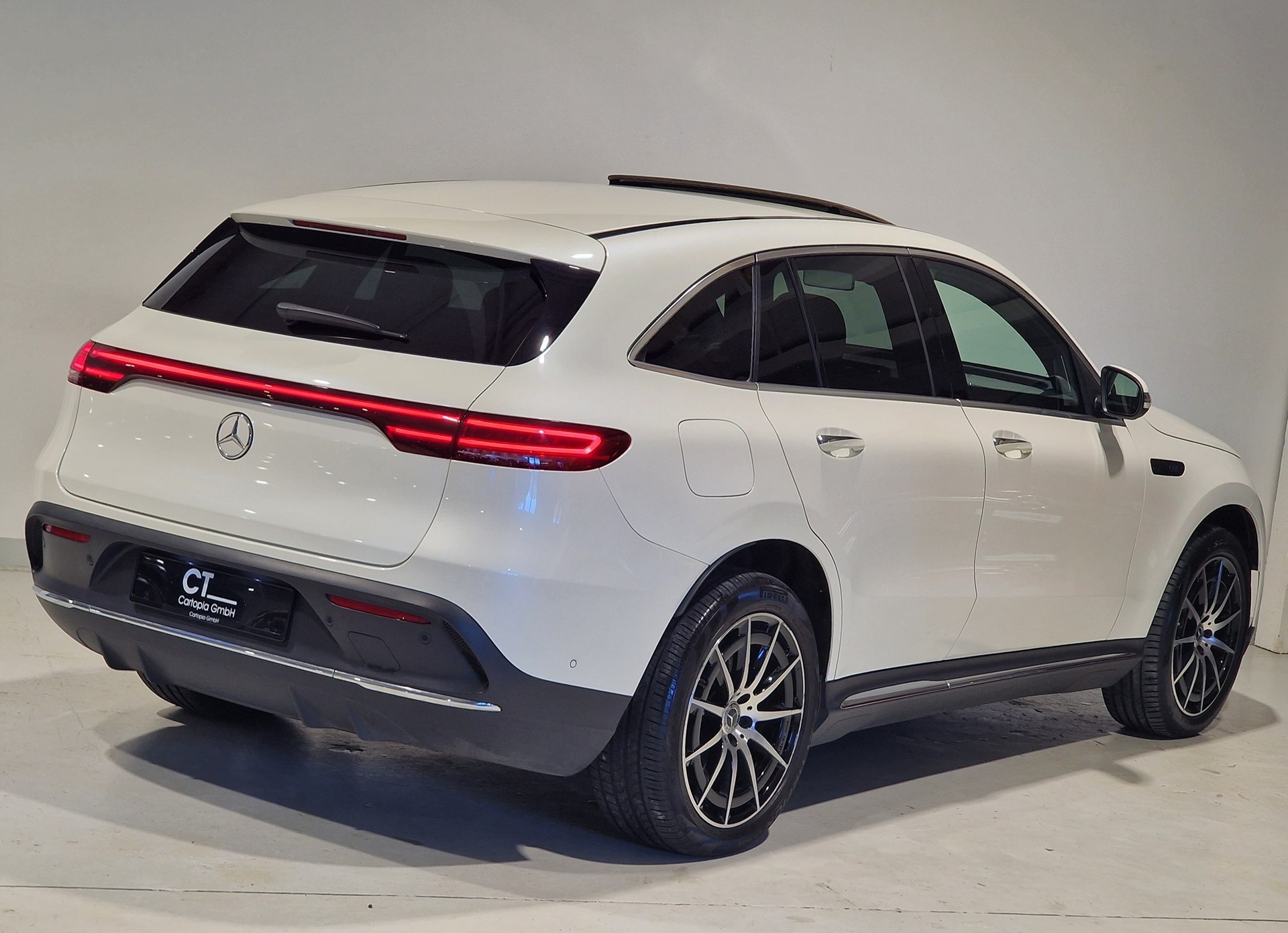 MERCEDES-BENZ EQC 400 AMG Line 4Matic-image-17