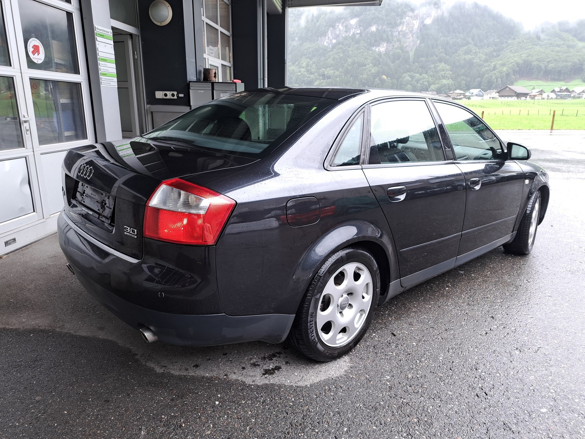 AUDI A4 3.0 V6 quattro-image-3