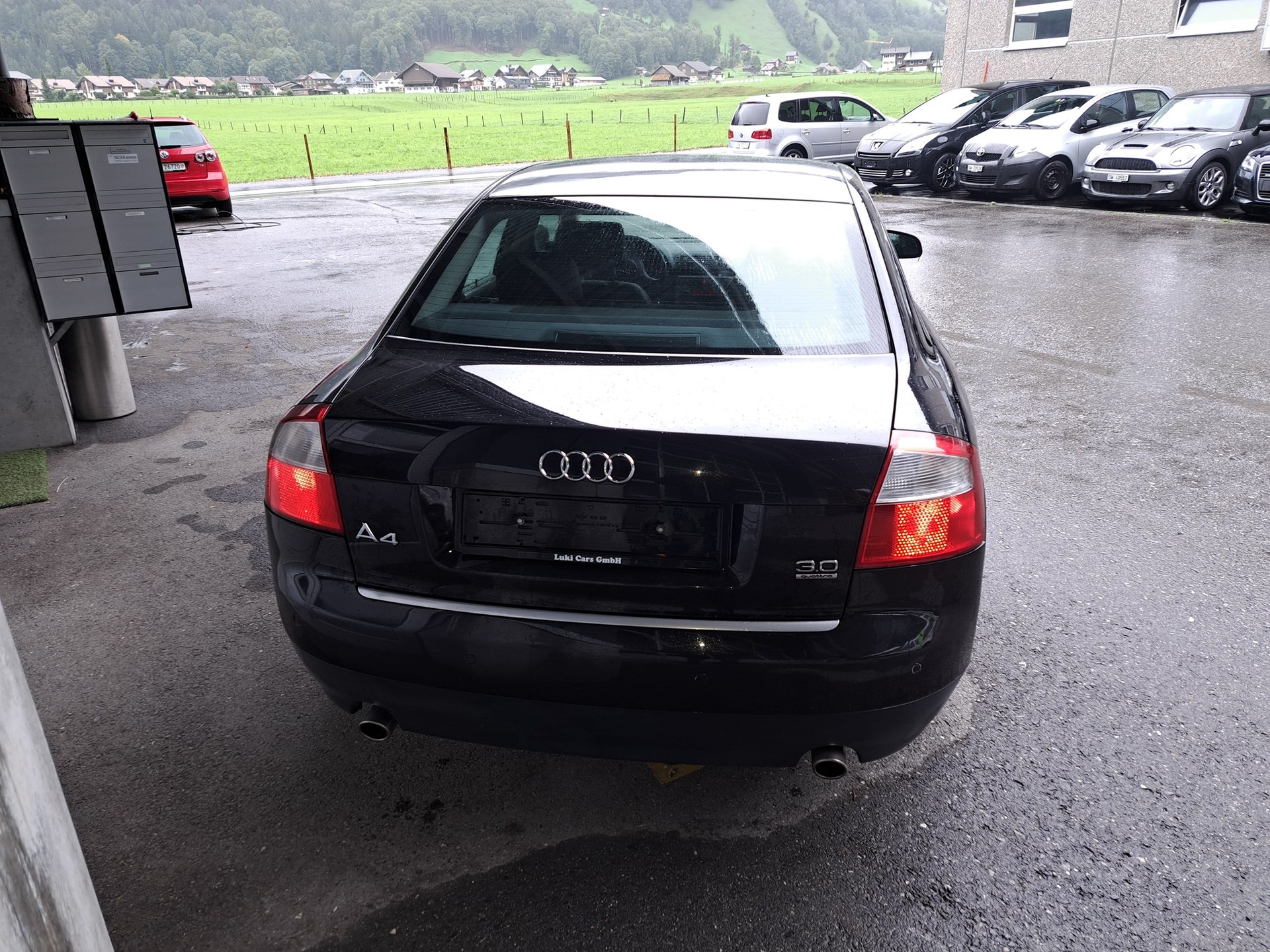 AUDI A4 3.0 V6 quattro-image-4