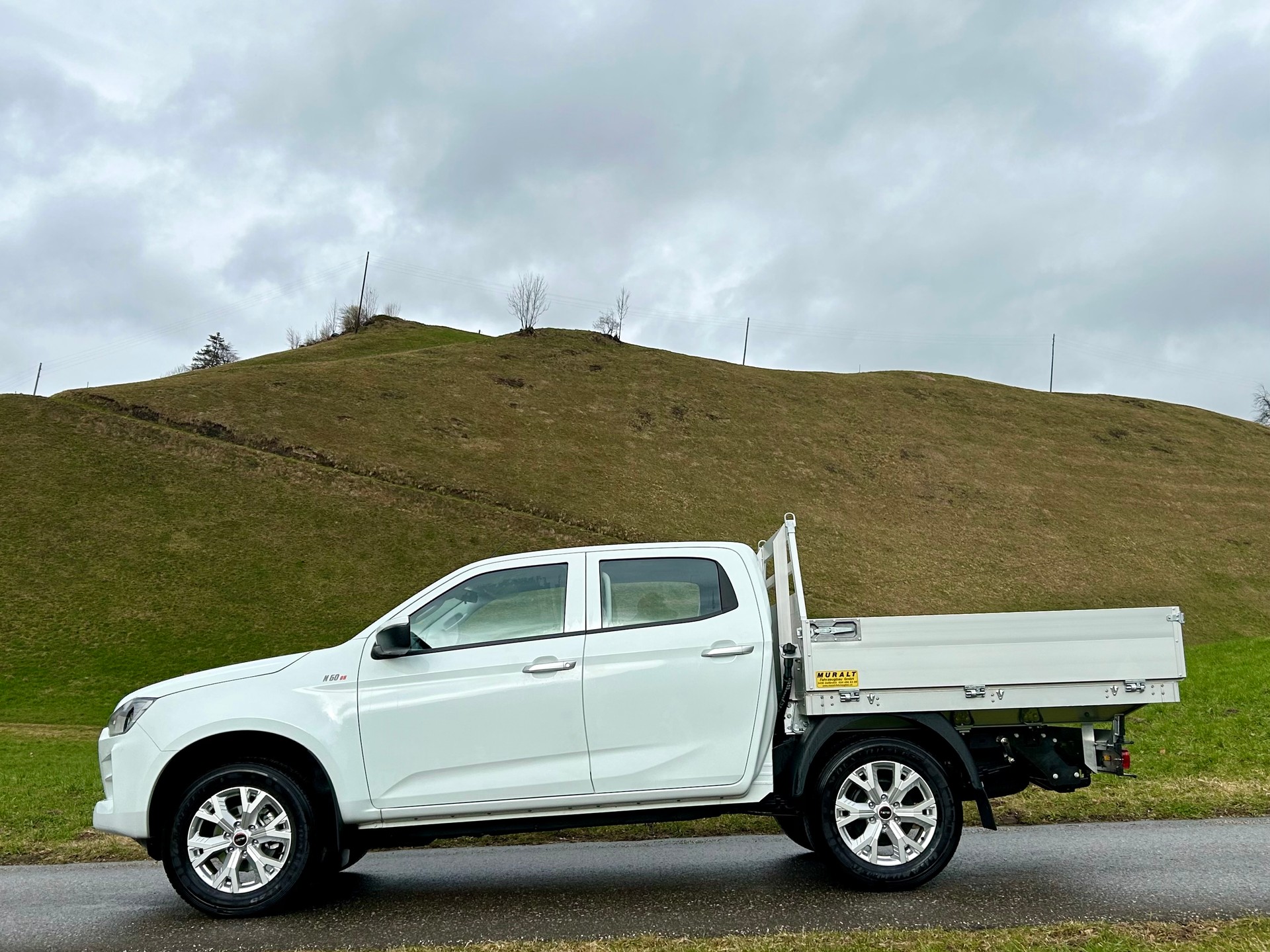 ISUZU CrewCab N60BB-image-2