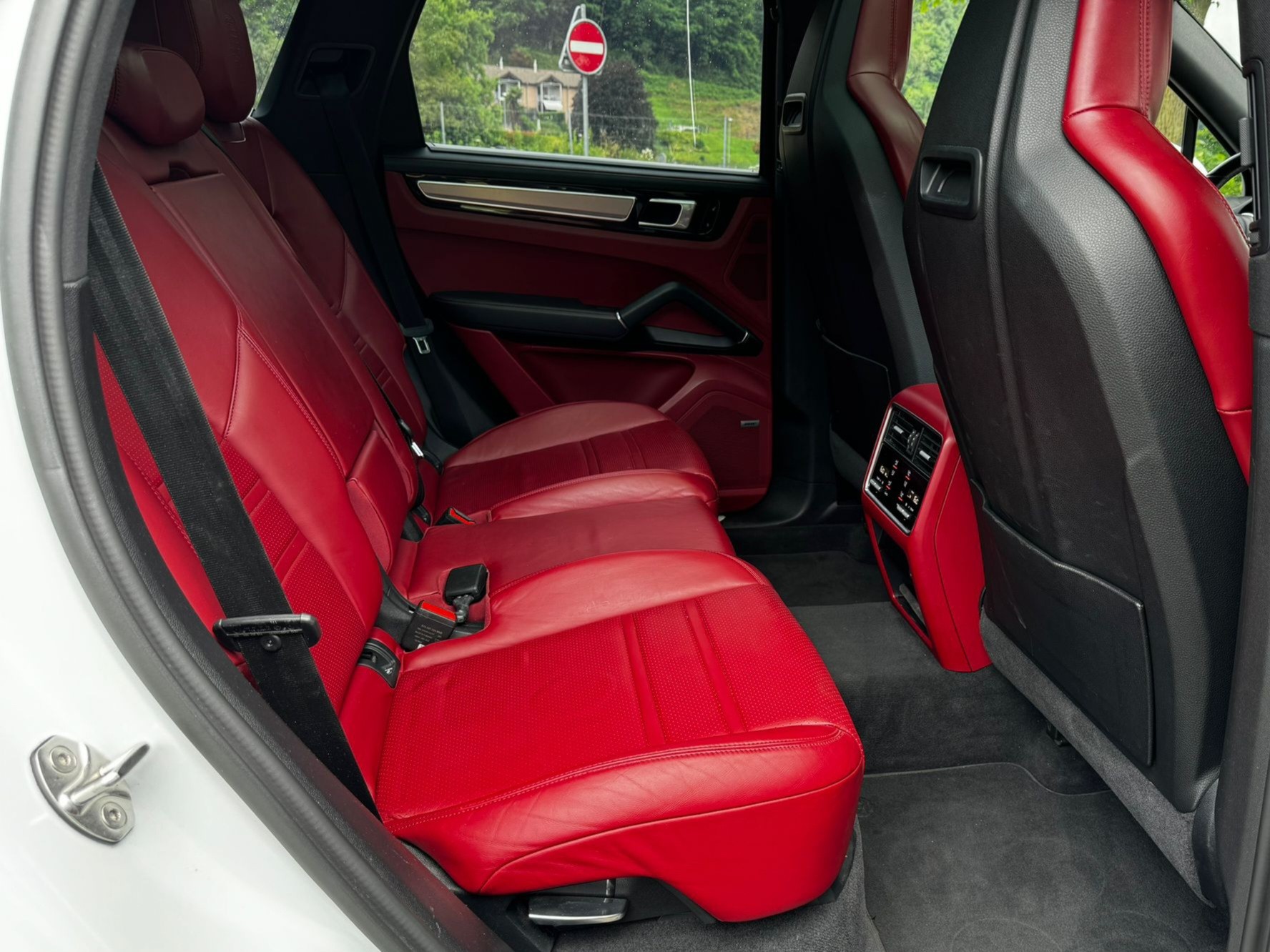 PORSCHE Cayenne E-Hybrid-image-9