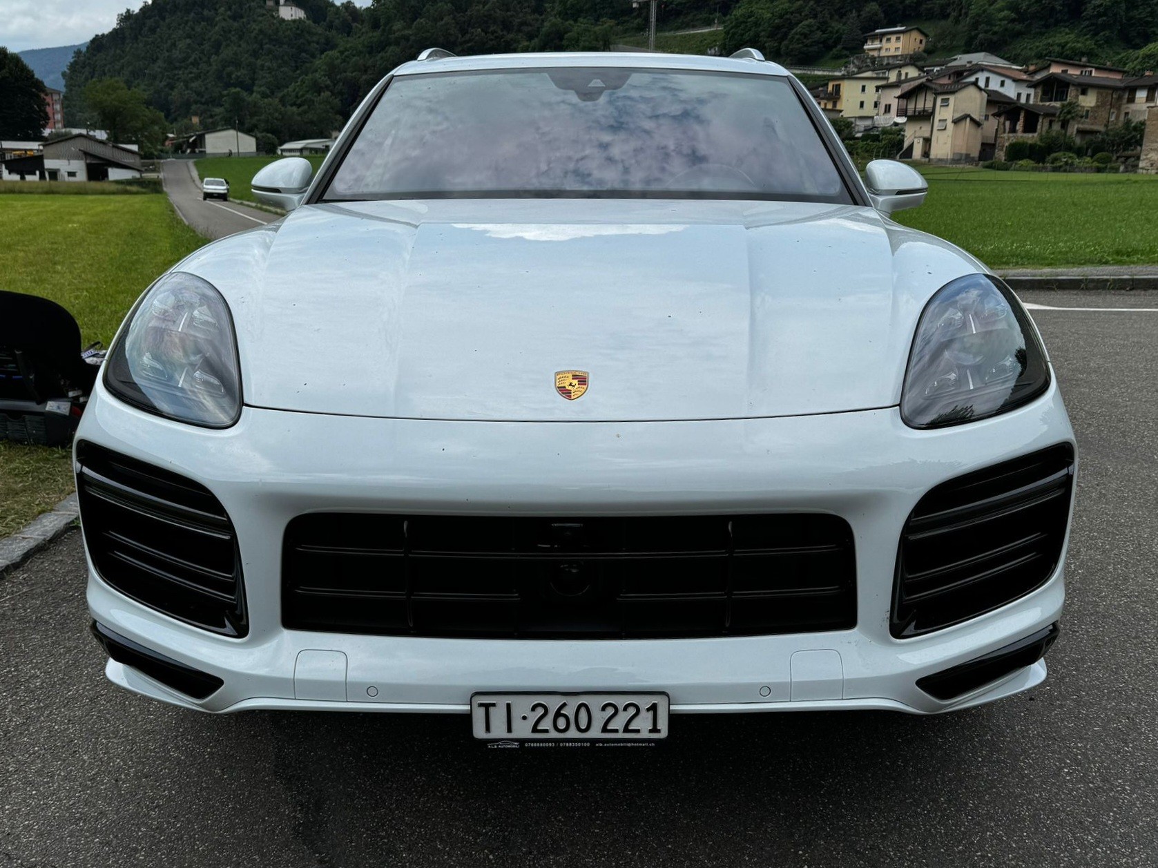 PORSCHE Cayenne E-Hybrid-image-1