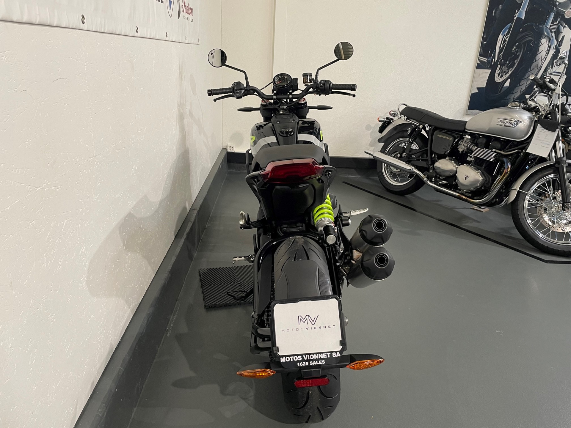 INDIAN FTR A2-showroom-element-3