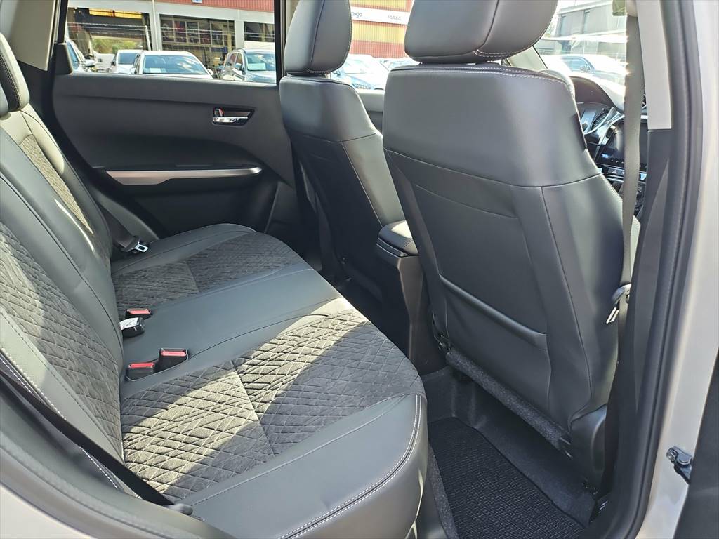 SUZUKI Vitara 1.5 Piz Sulai Top Hybrid 4x4-image-6