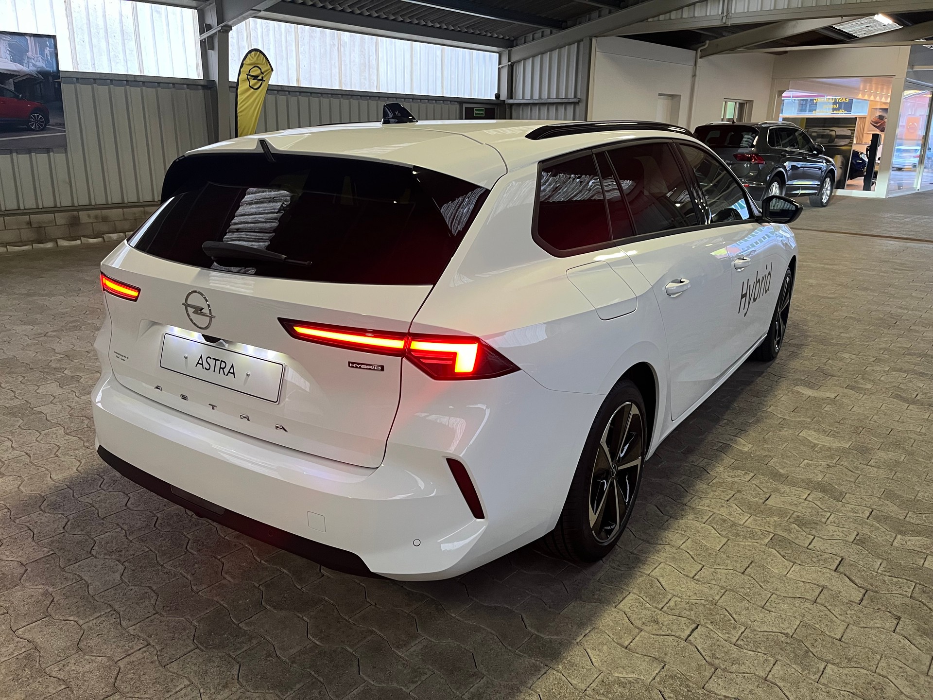 OPEL Astra Sports Tourer 1.2i Turbo MHEV Fleet A-image-6