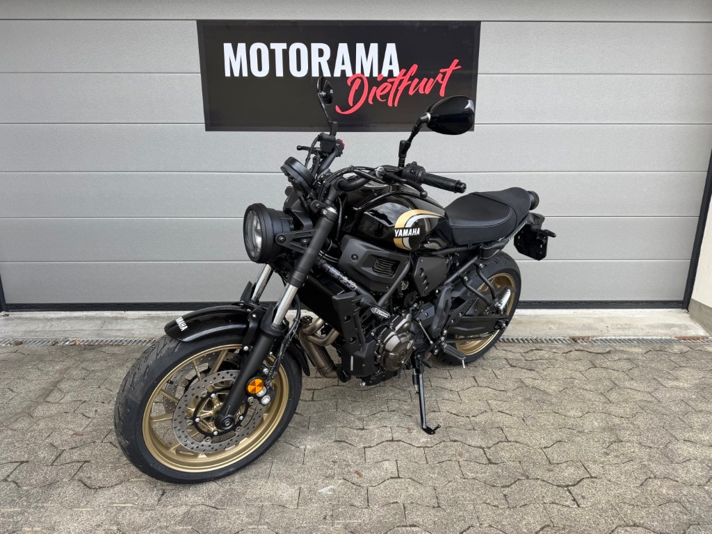 YAMAHA XSR 700-showroom-element-3