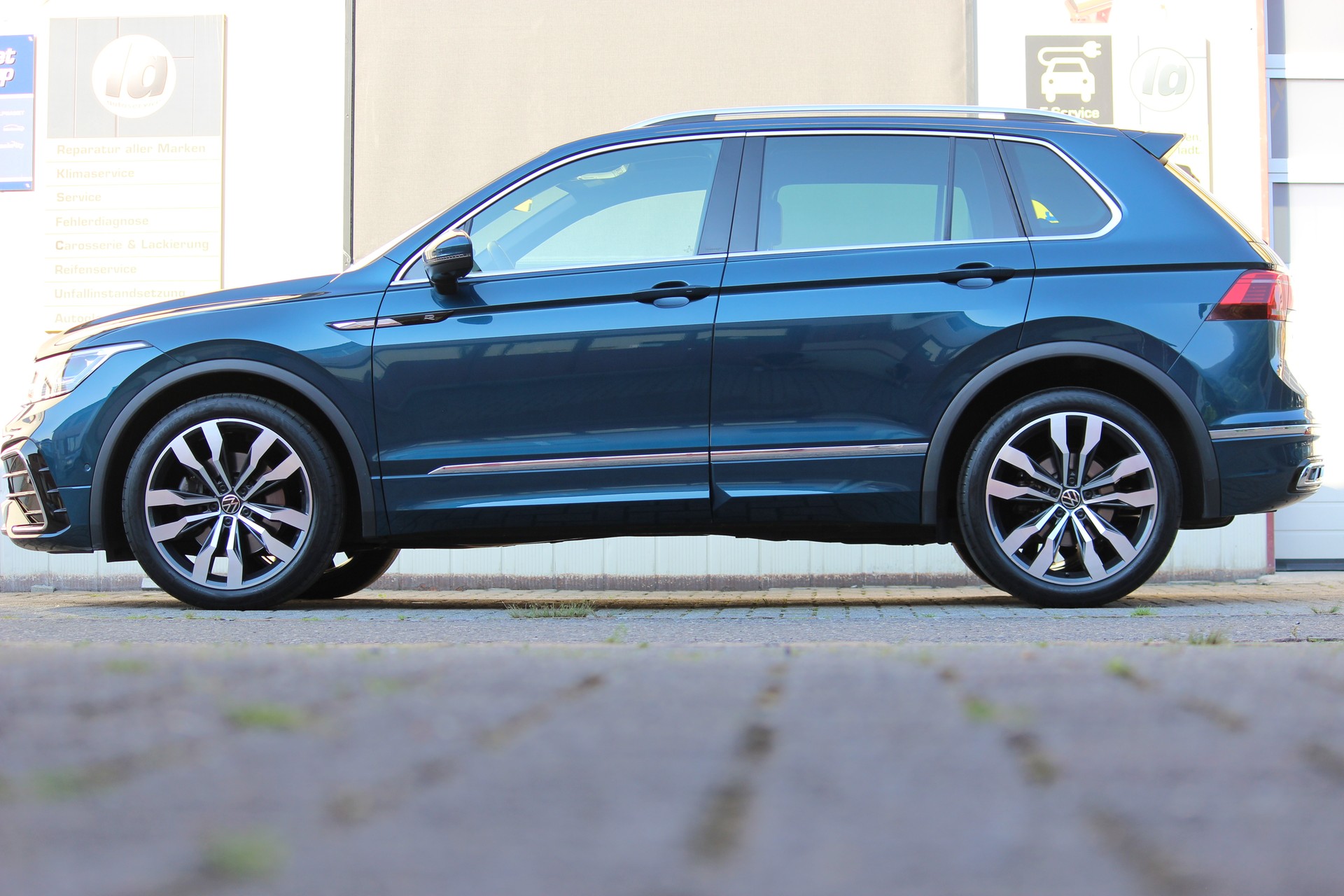 VW Tiguan 2.0 TDI SCR R-Line 4Motion DSG-image-8