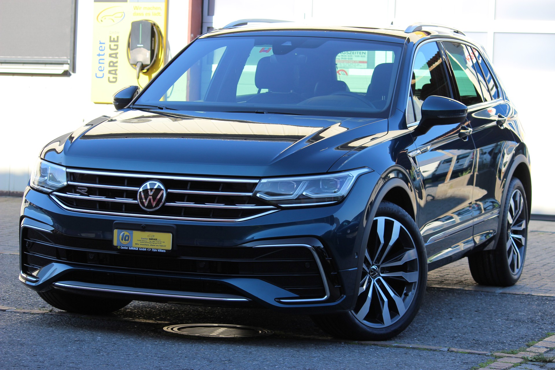 VW Tiguan 2.0 TDI SCR R-Line 4Motion DSG-showroom-element-2