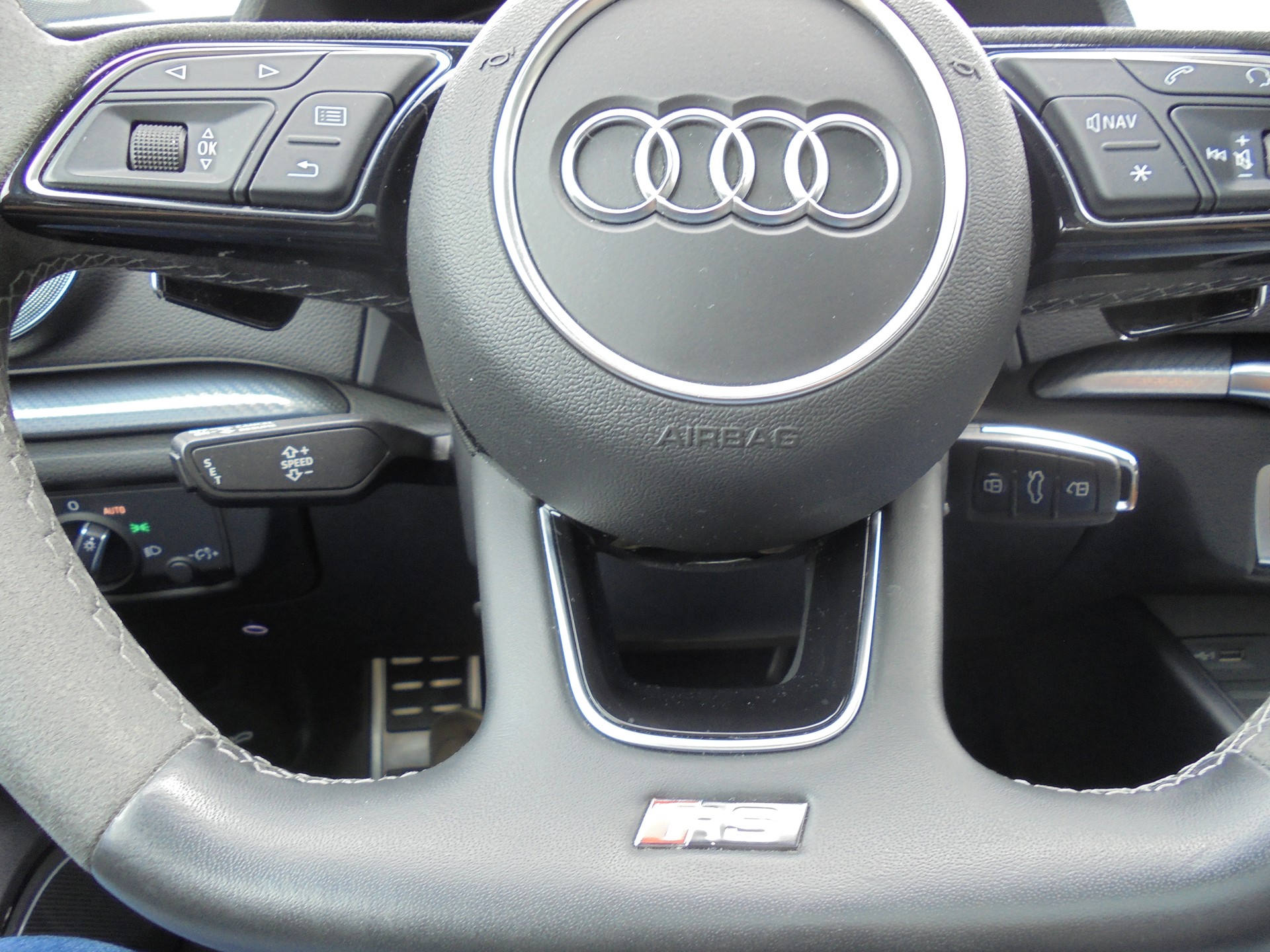 AUDI RS3 Sportback 2.5 TSI quattro S-tronic-image-15