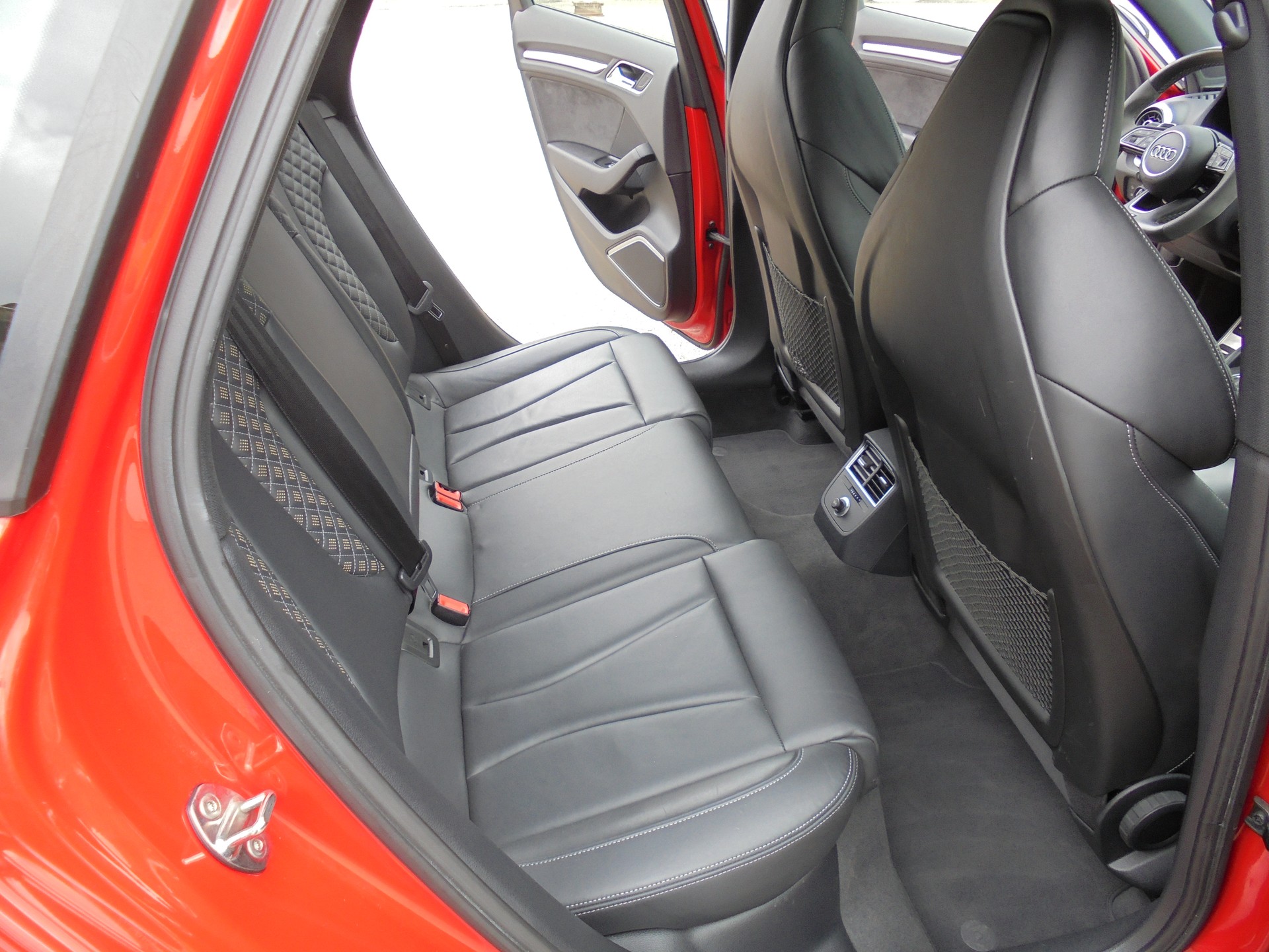 AUDI RS3 Sportback 2.5 TSI quattro S-tronic-image-11