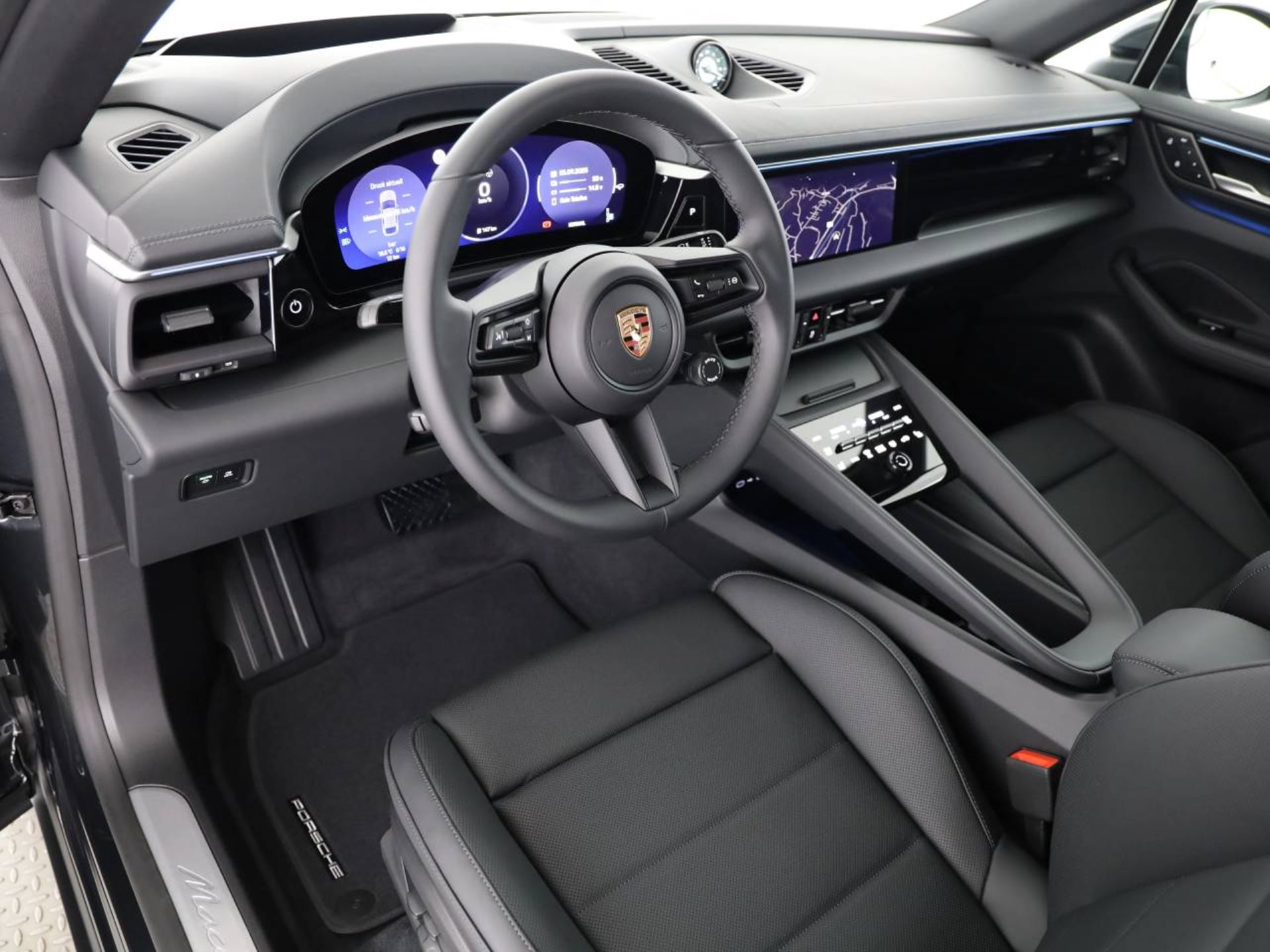 PORSCHE Macan 4-showroom-element-3