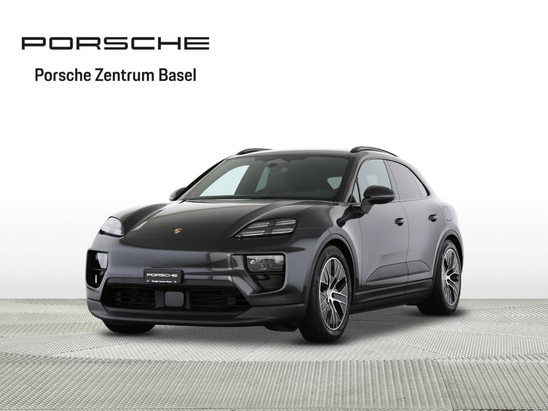 PORSCHE Macan 4