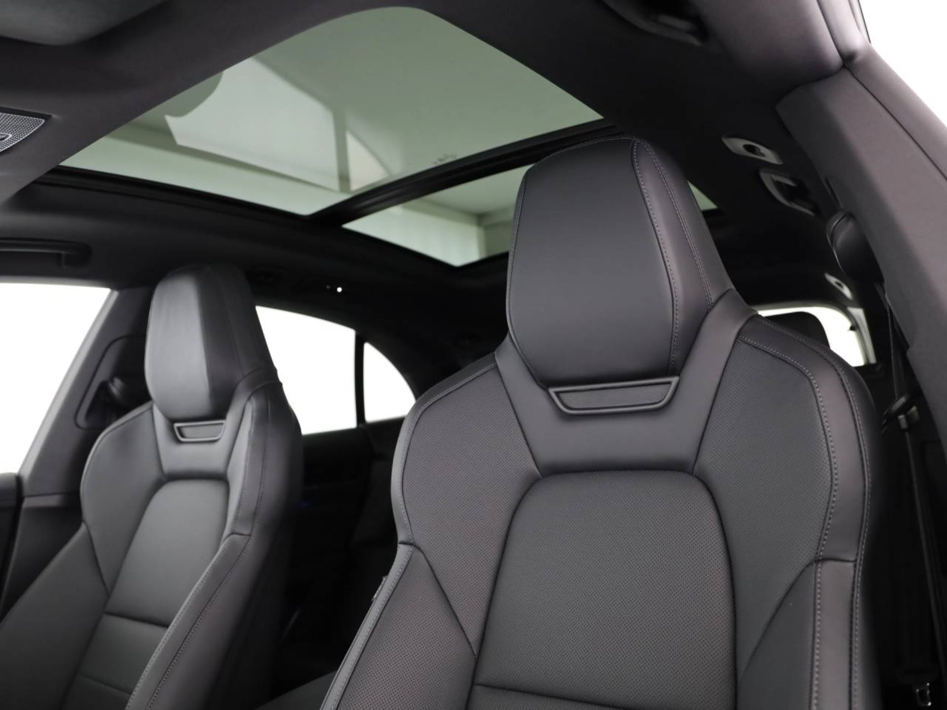 PORSCHE Macan 4-image-4
