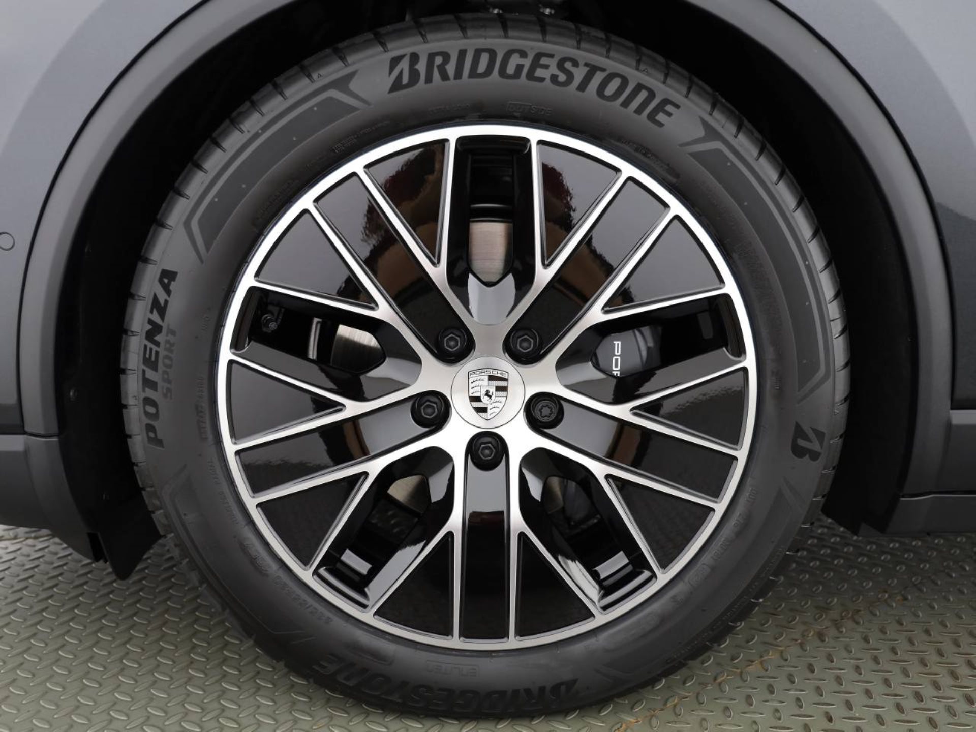 PORSCHE Macan 4-image-5