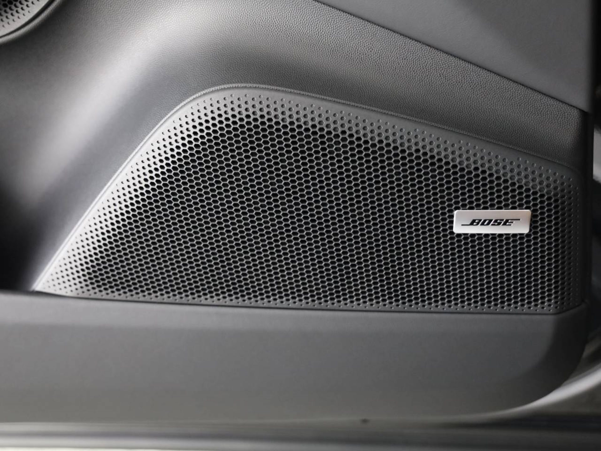 PORSCHE Macan 4-image-16