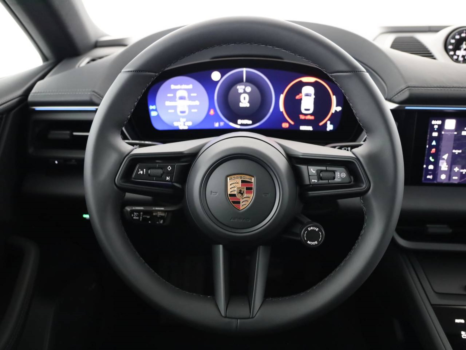 PORSCHE Macan 4-image-8