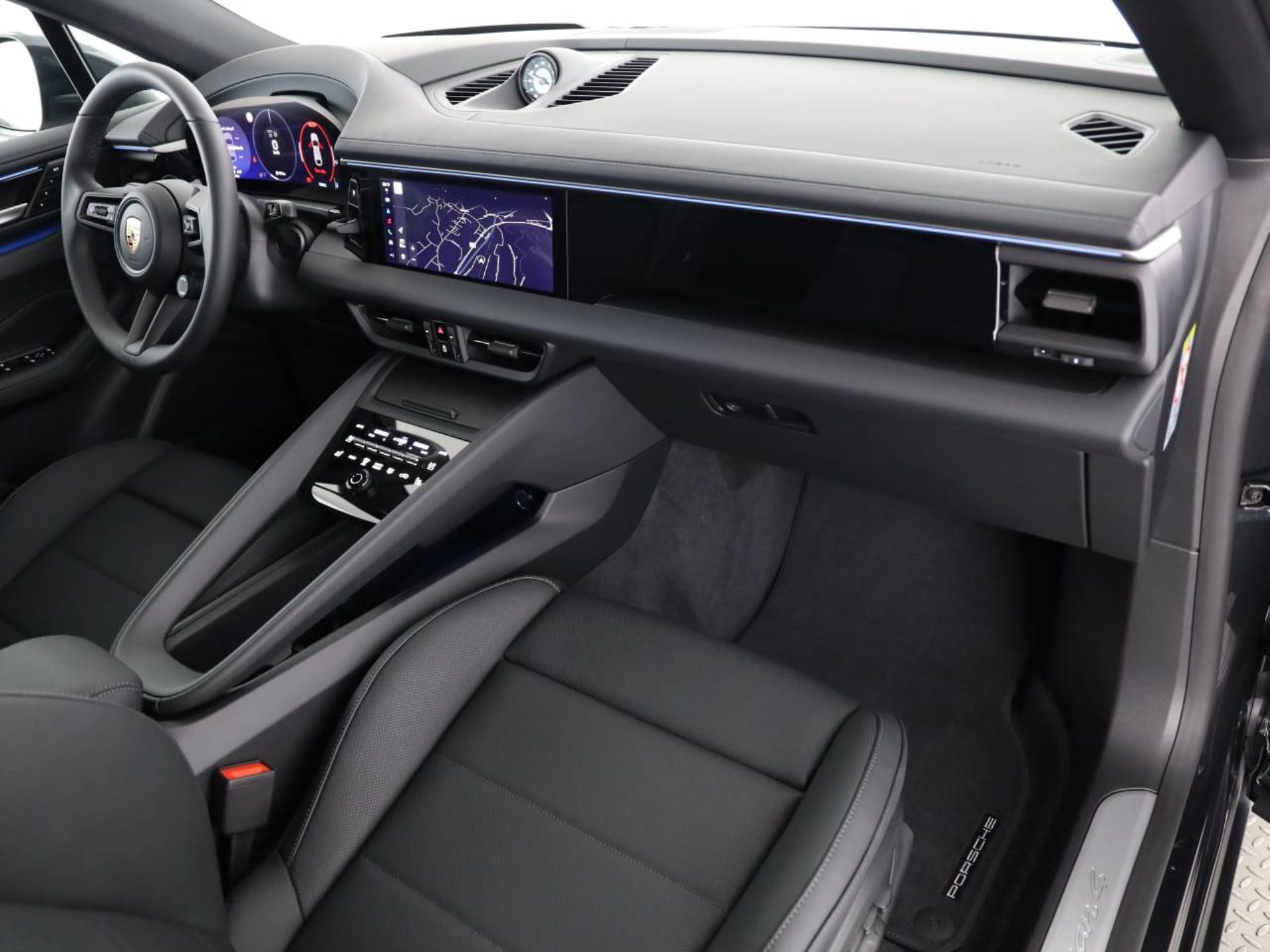 PORSCHE Macan 4-image-13