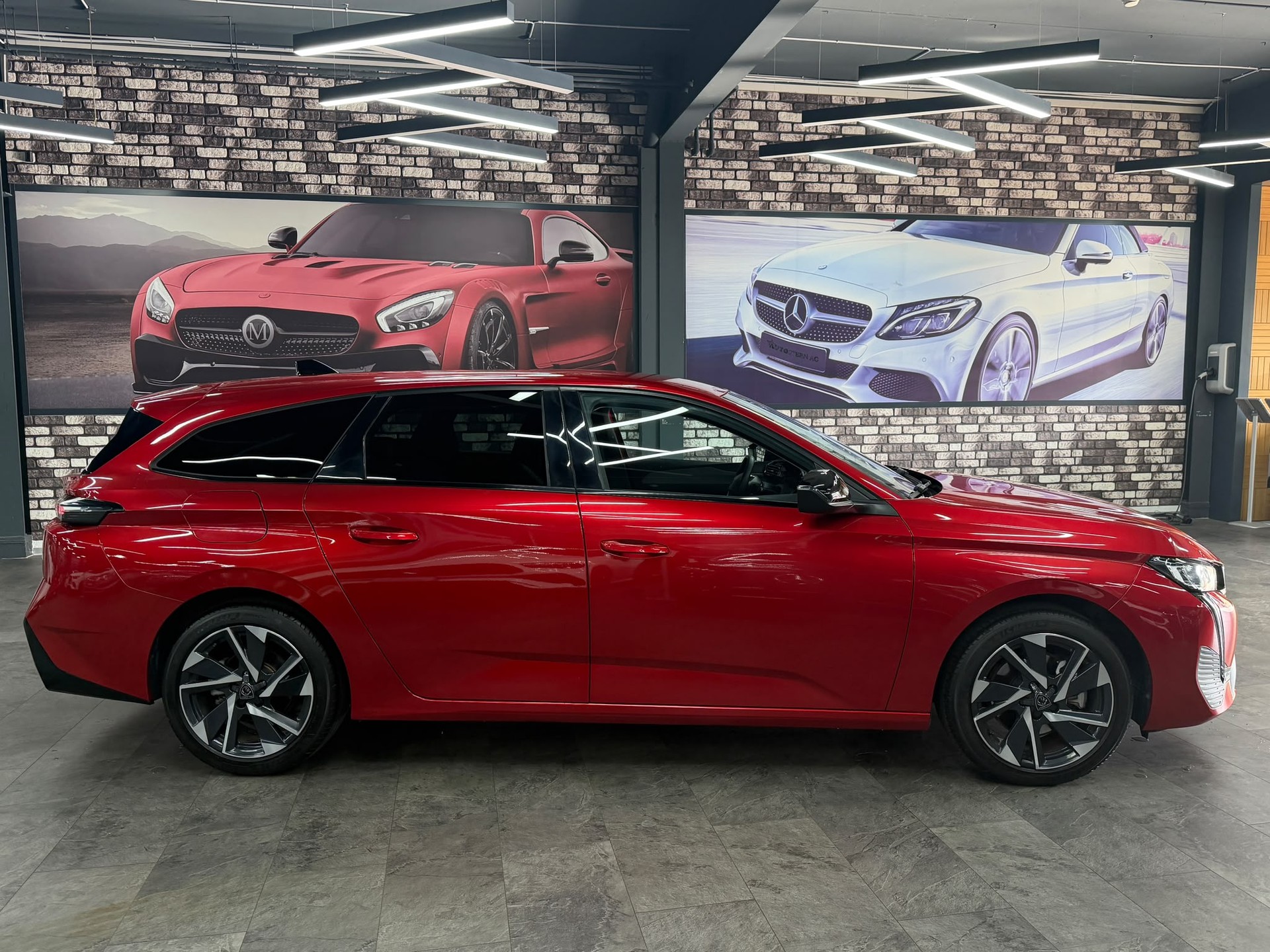 PEUGEOT 308 SW 1.5 BlueHDI Allure EAT8-image-3