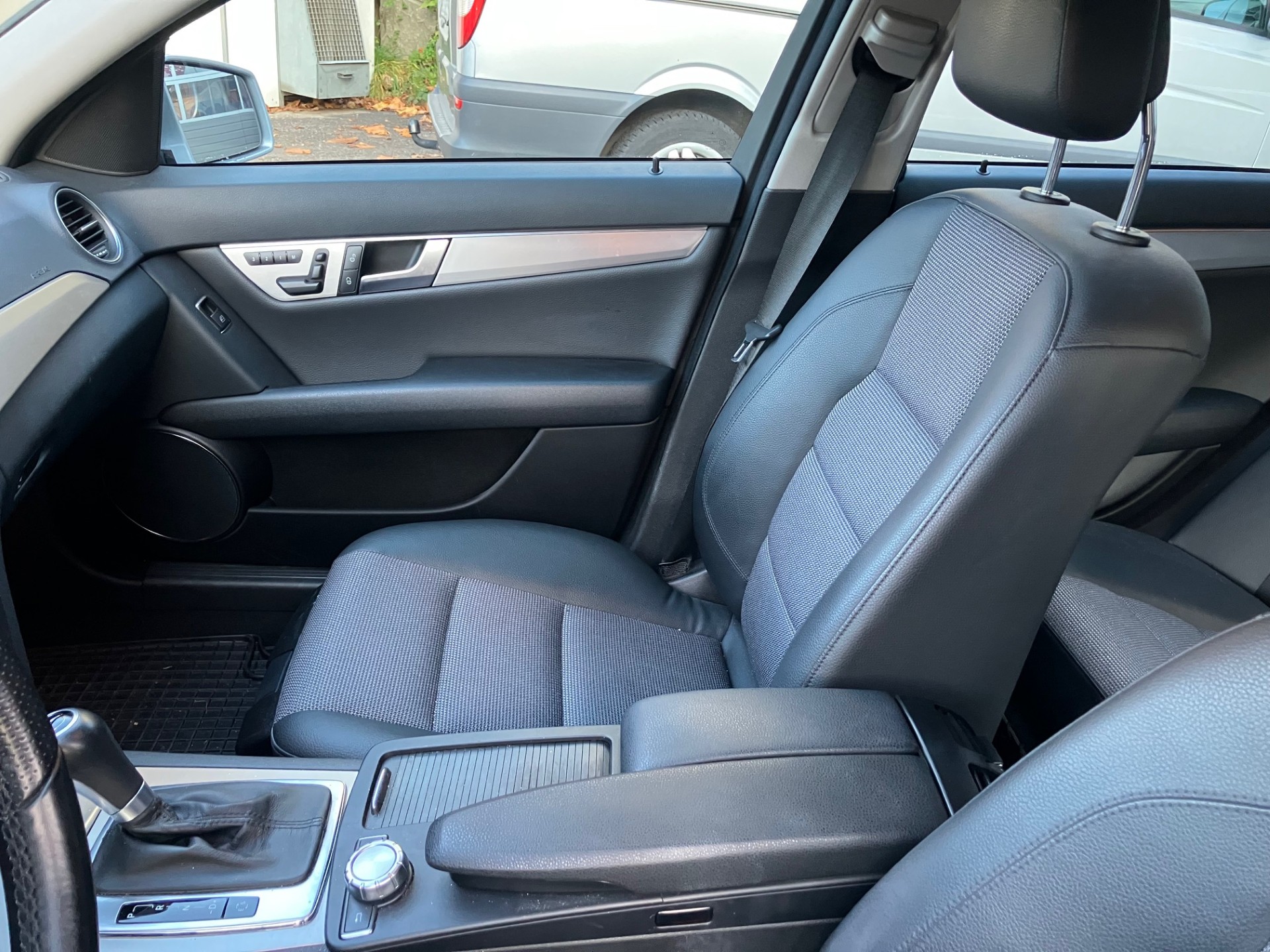 MERCEDES-BENZ C 250 CDI Avantgarde 4Matic 7G-Tronic-image-10